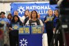 La senadora Caroline Menjivar, representante del Distrito 20 del Senado de California, pronuncia unas palabras en una conferencia de prensa en Los Ángeles sobre los beneficiarios del TPS.