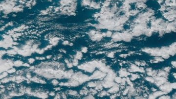 Esta imagen proporcionada por la NOAA muestra al huracán Polo intensificándose en el océano Pacífico cerca de la costa de México, el lunes 21 de septiembre de 2026. (NOAA via AP)