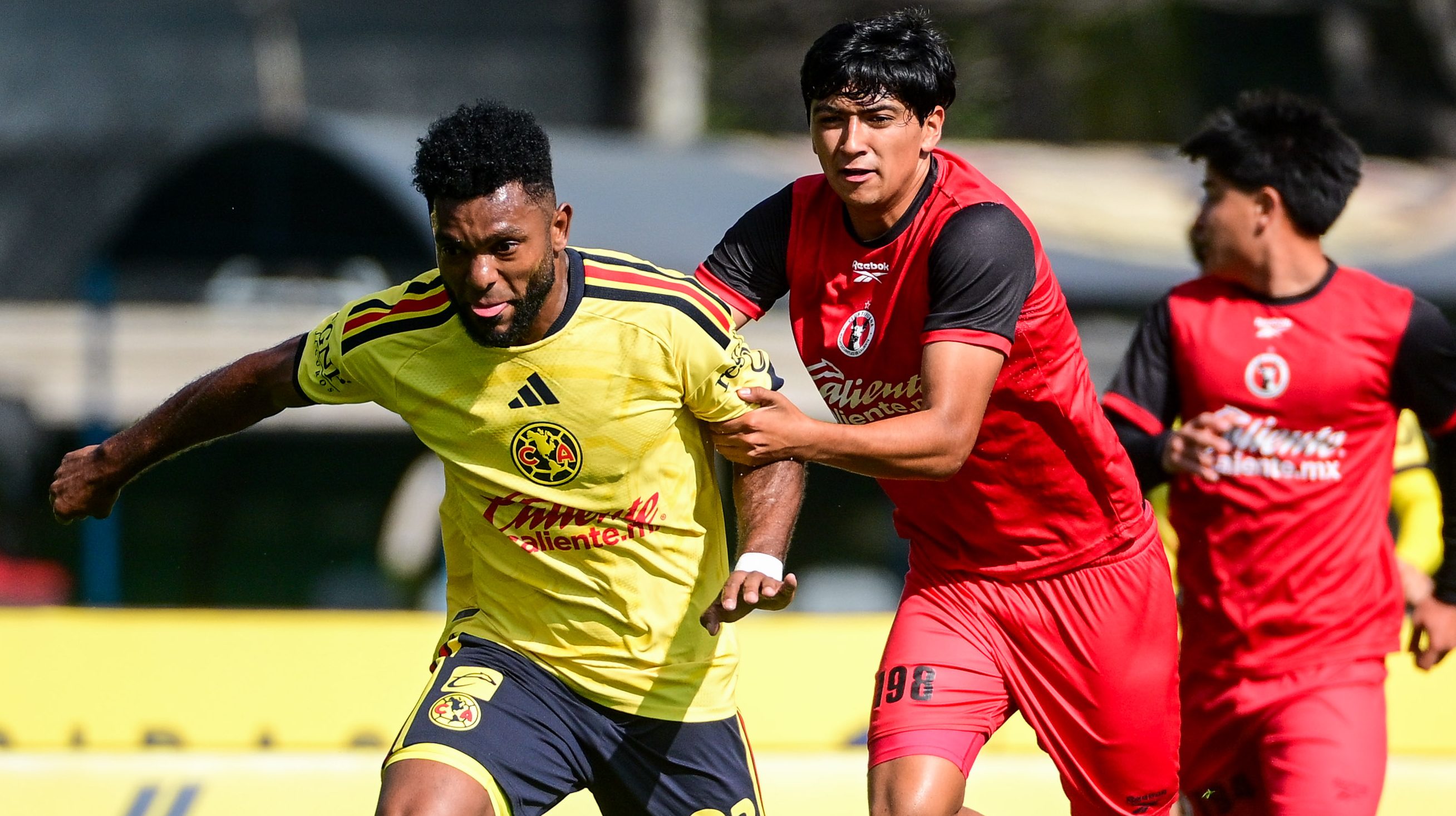 El colombiano Miguel Borja se estrena con las Águilas y apunta al Clásico Joven