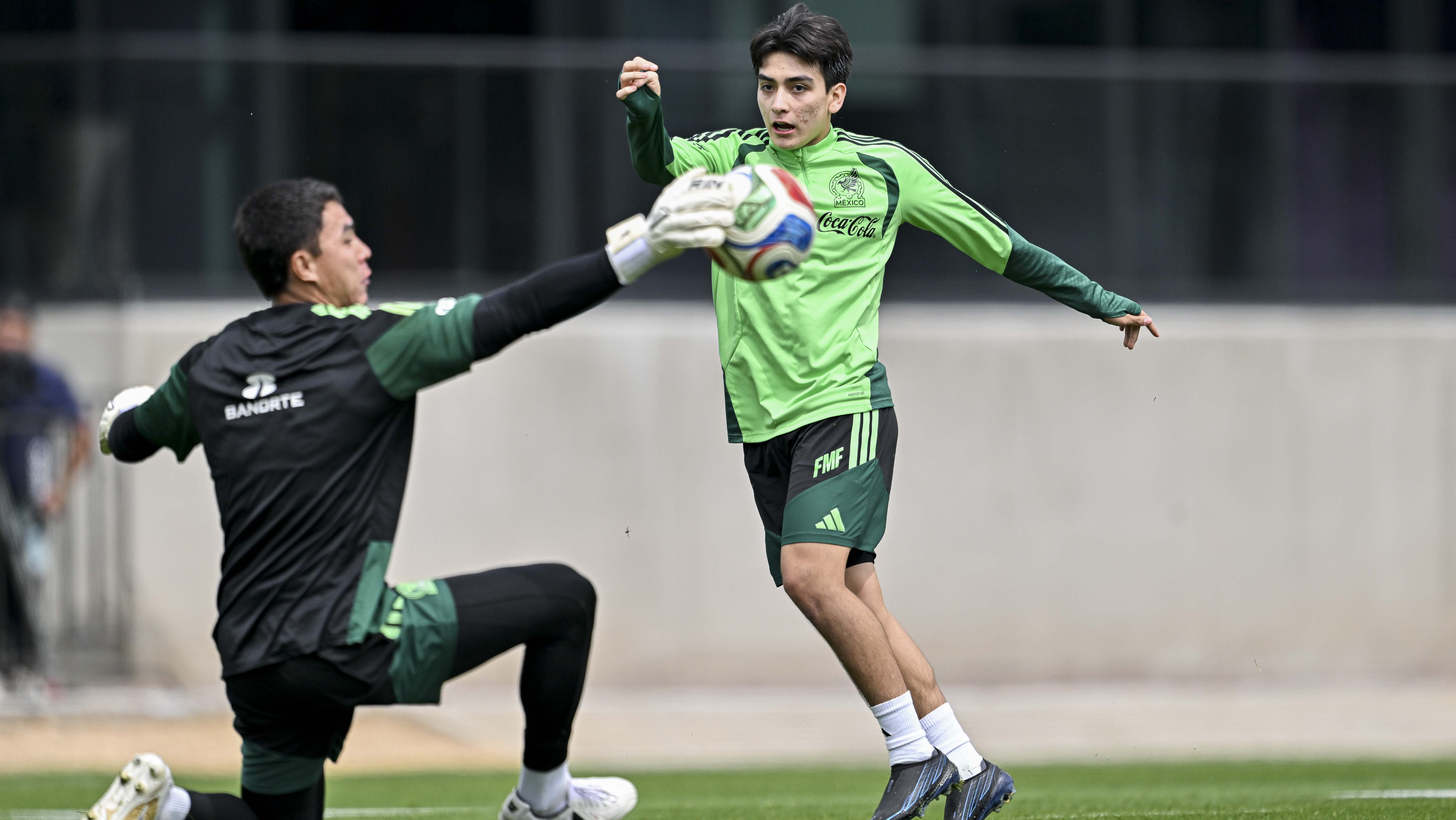 Gilberto Mora se perfila como el nuevo diez de la selección mexicana con Rafael Márquez
