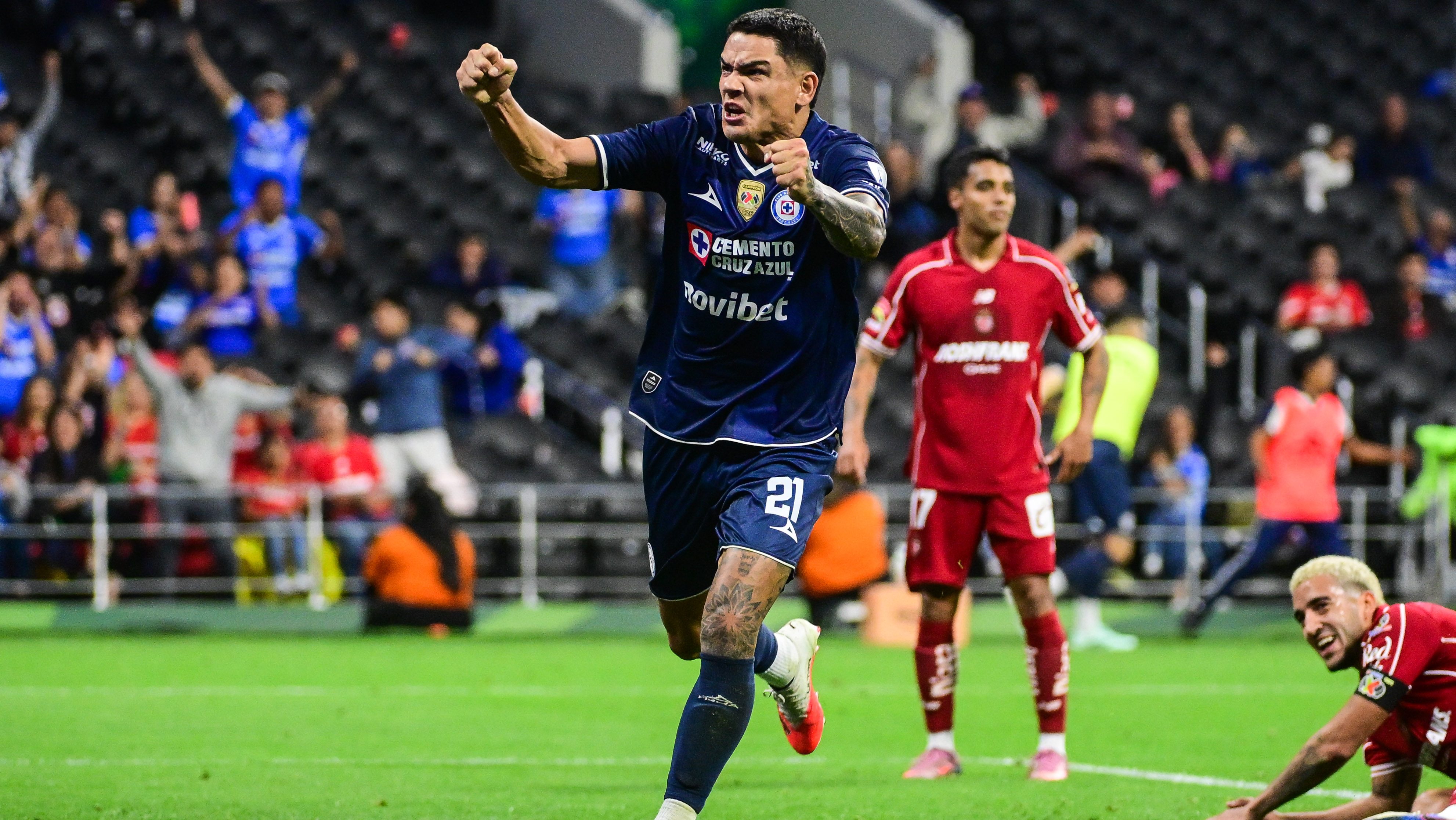 La Máquina Celeste evita la enésima cruzazuleada con gol in extremis del Toro Fernández ante el Toluca 3-3