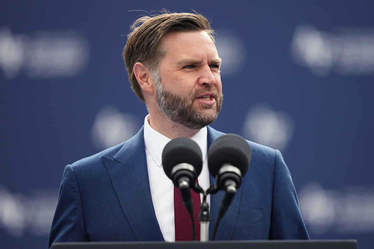 J.D. Vance descarta terminar su amistad con Tucker Carlson, aunque continúe atacando a Donald Trump