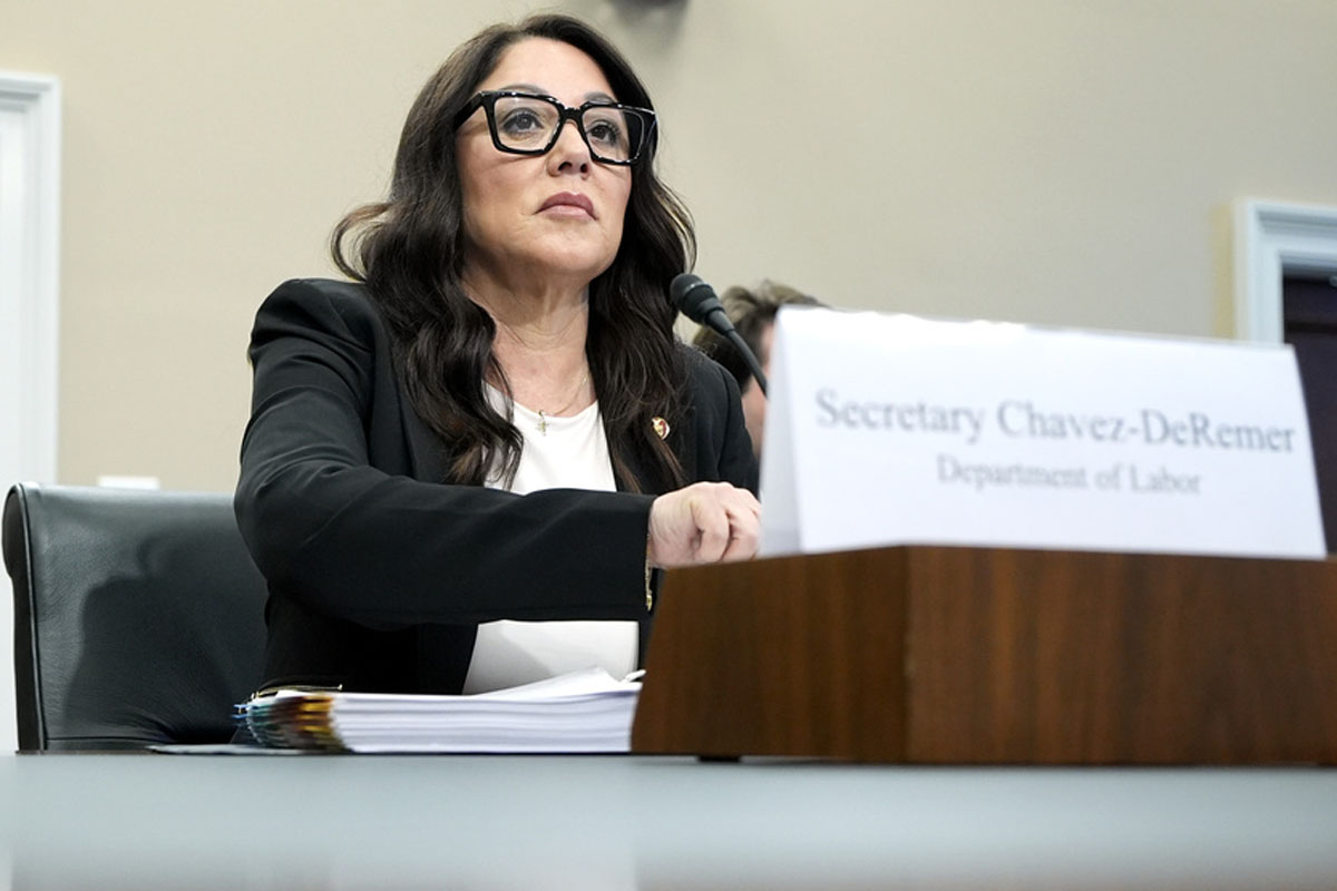 Ex secretaria del Trabajo de Trump bebía alcohol en su oficina y malversaba fondos, revela informe