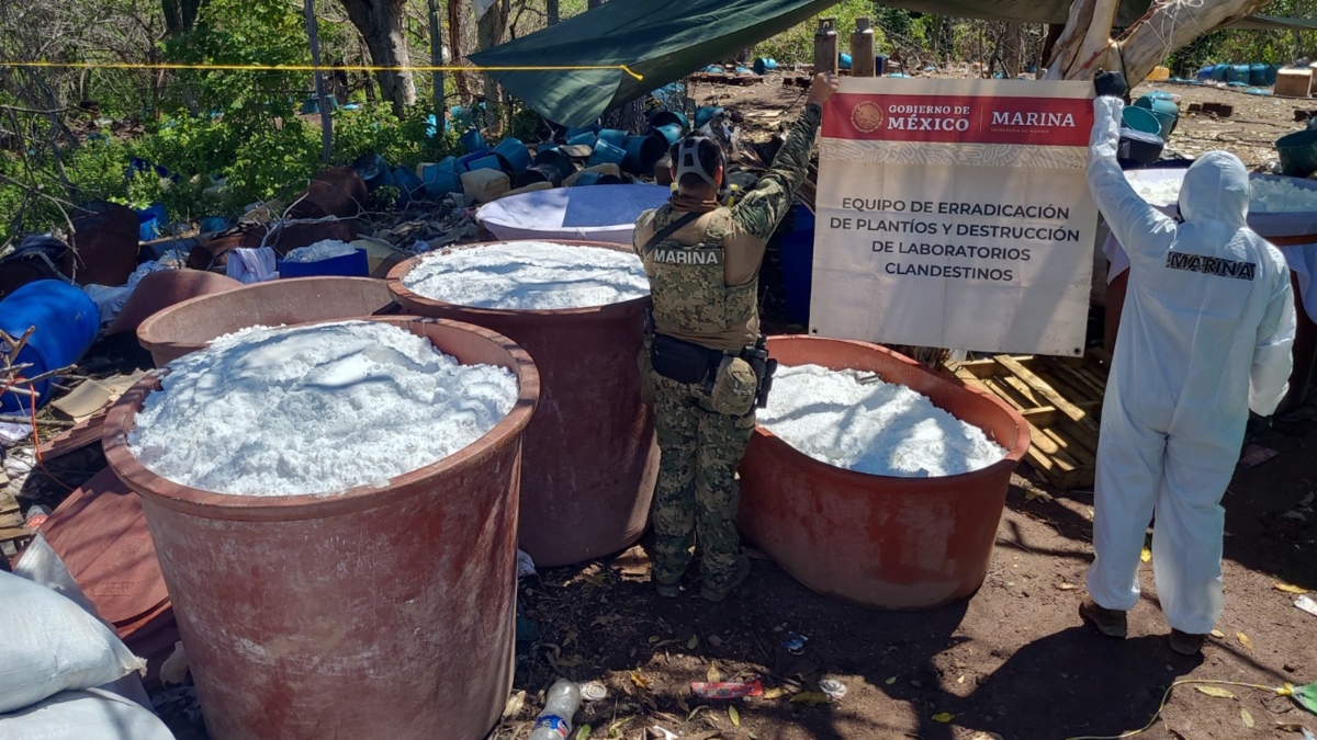 Descubren 3 narcolaboratorios en Sinaloa con casi 17 toneladas de metanfetaminas