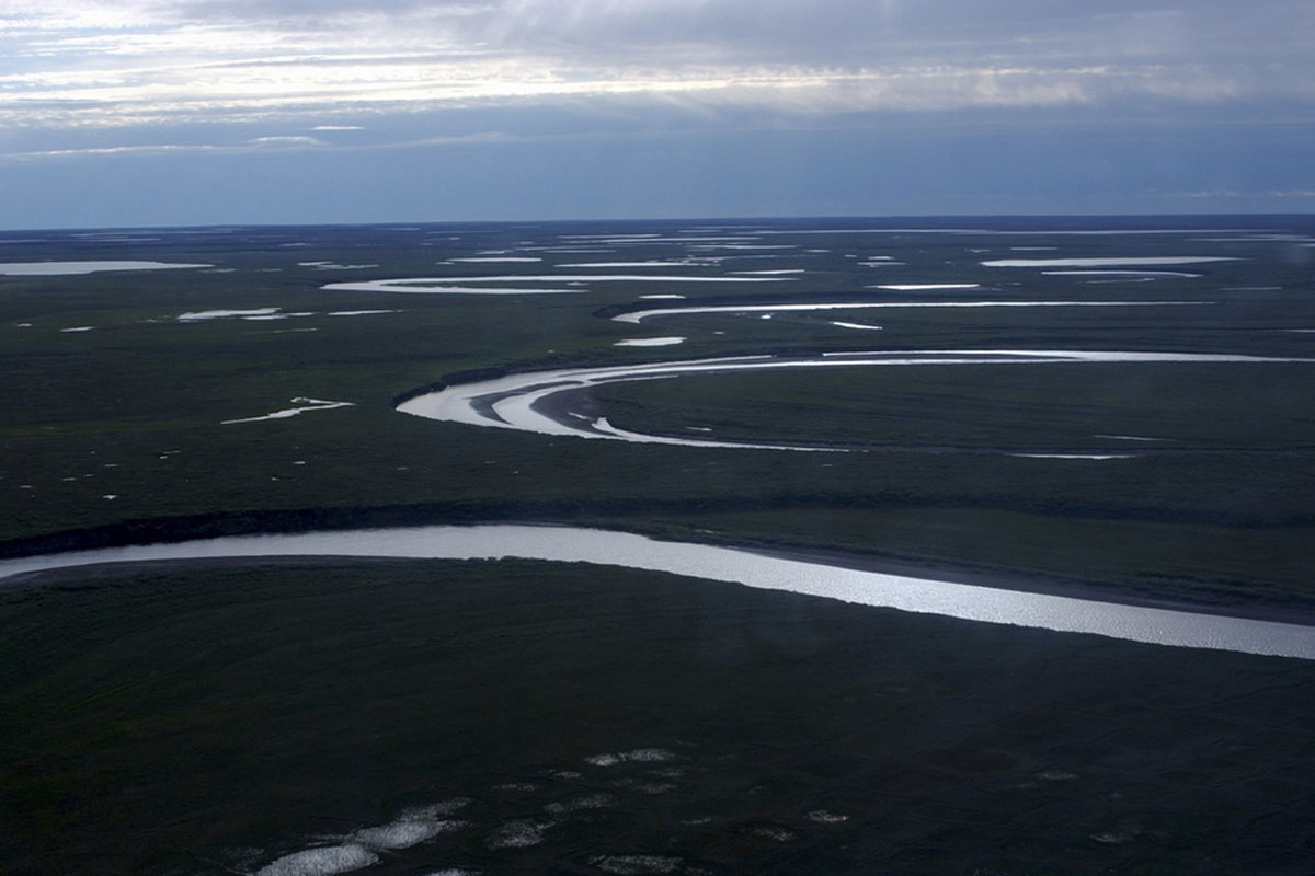 La administración Trump pretende extraer petróleo de Alaska para enfrentar la caída de su reserva