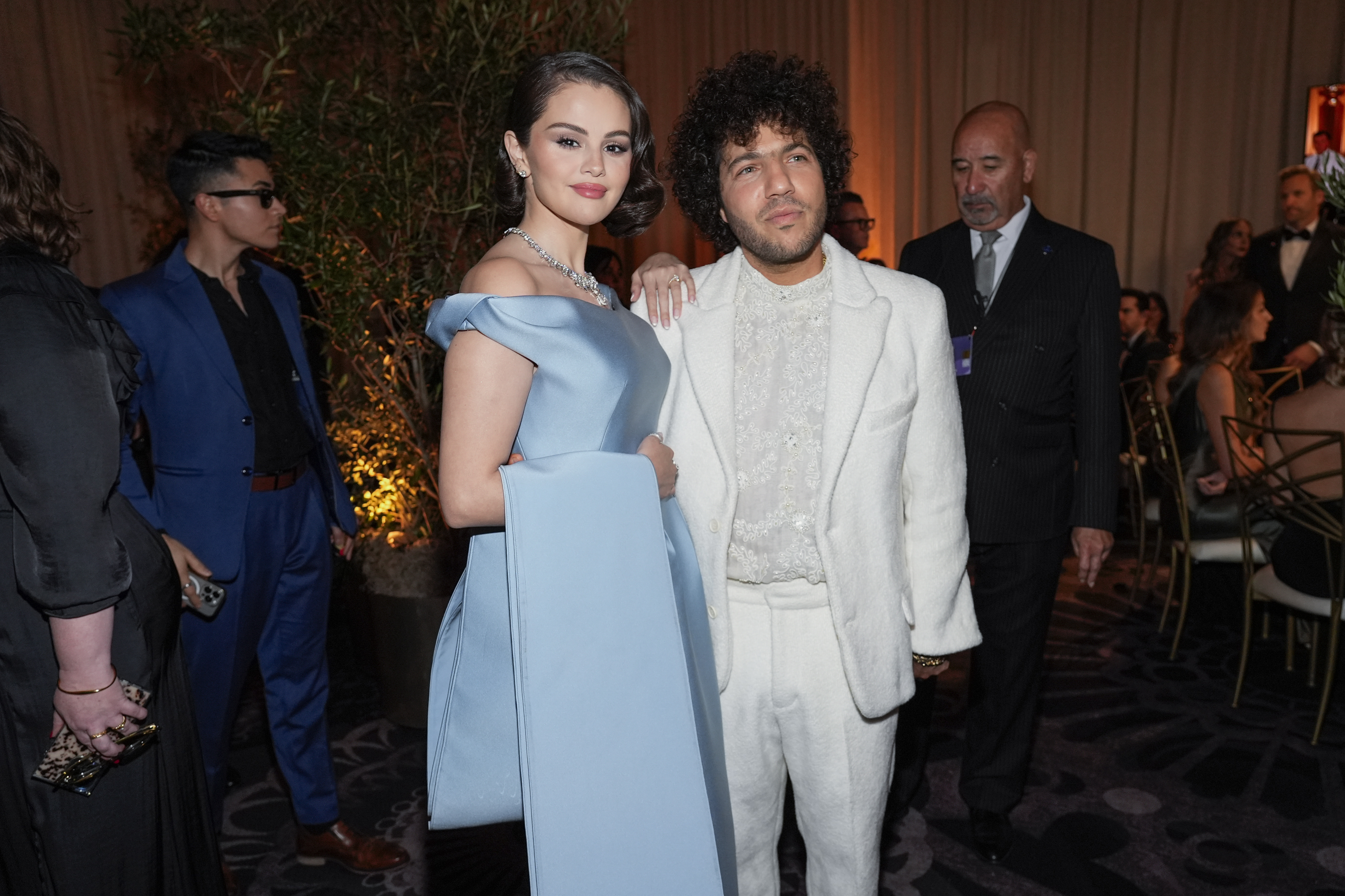Con pastel de bodas congelado: Así celebraron Selena Gomez y Benny Blanco su primer año de casados