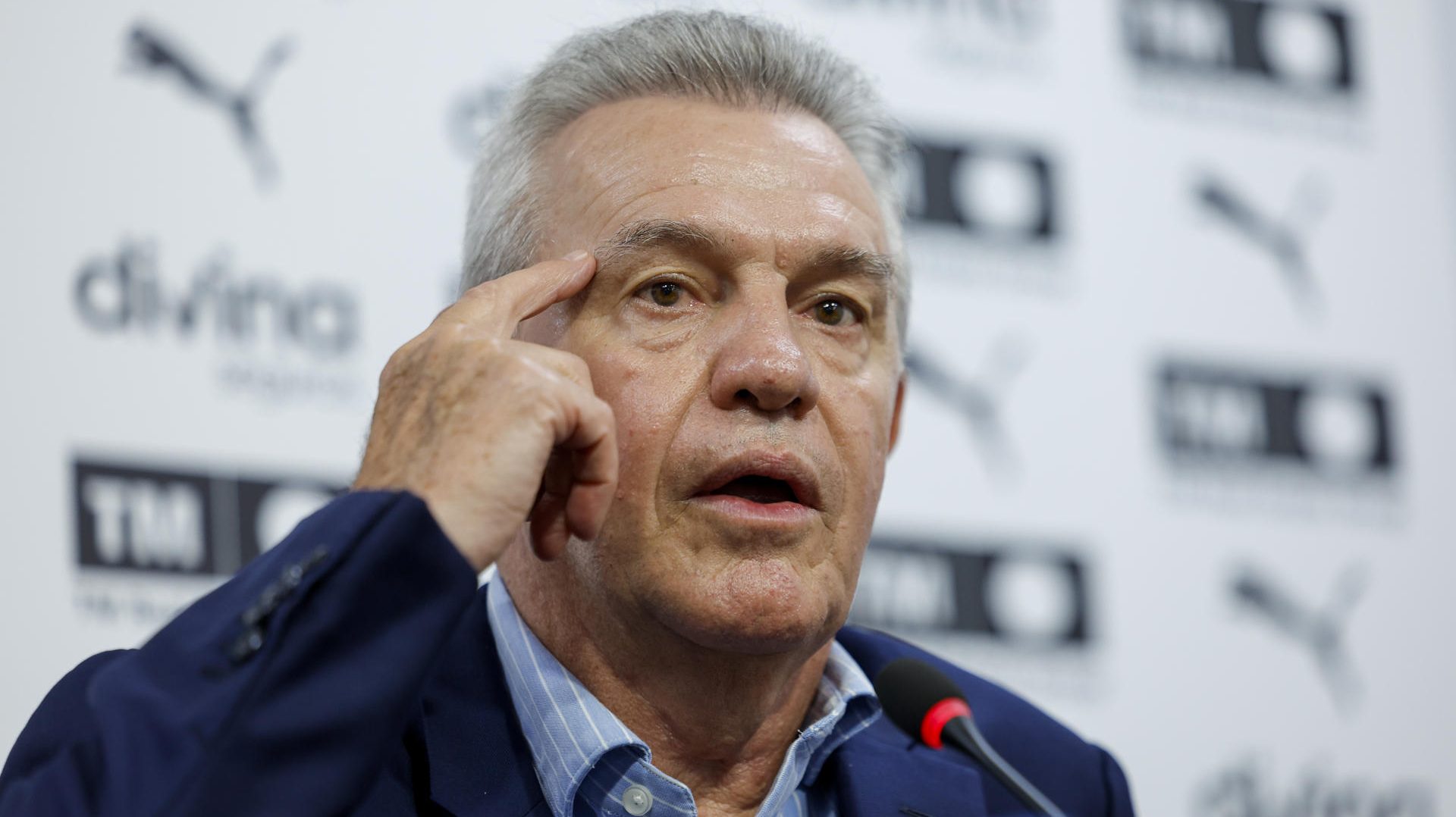 Javier Aguirre no oculta sus elogios sobre Gilberto Mora