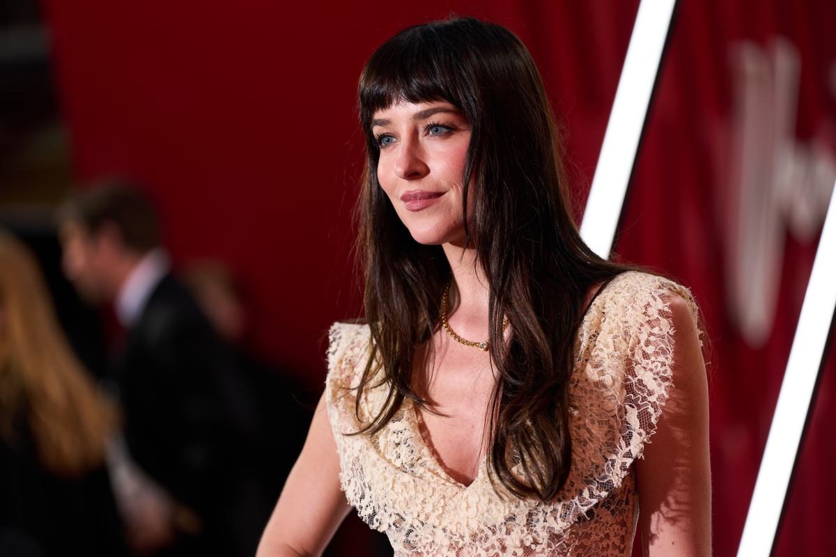 Dakota Johnson revela cómo fue trabajar junto a Taylor Swift en “Patient Zero”