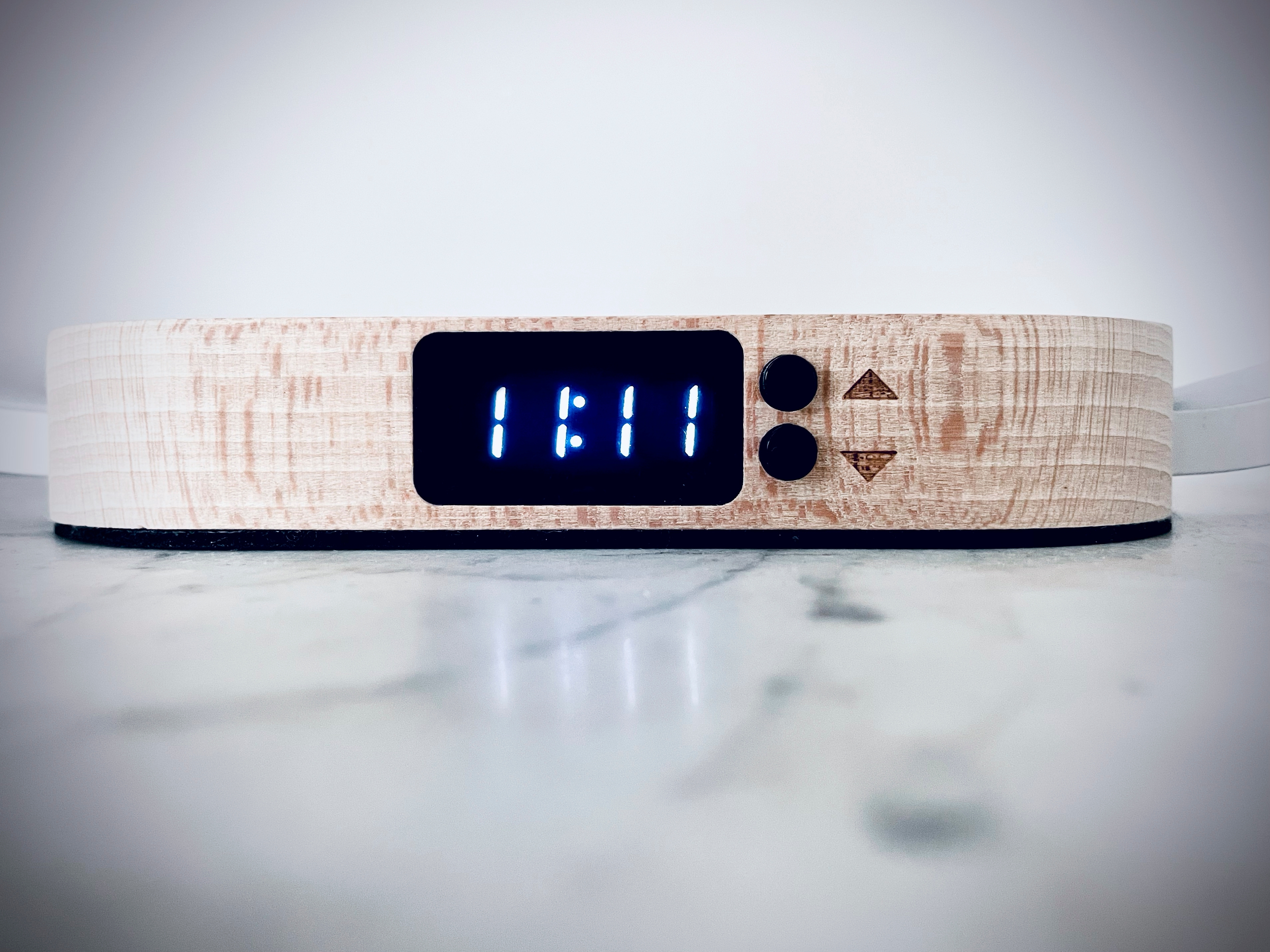 ¿Qué significa ver 11:11? El mensaje de la hora espejo según la numerología y el Tarot