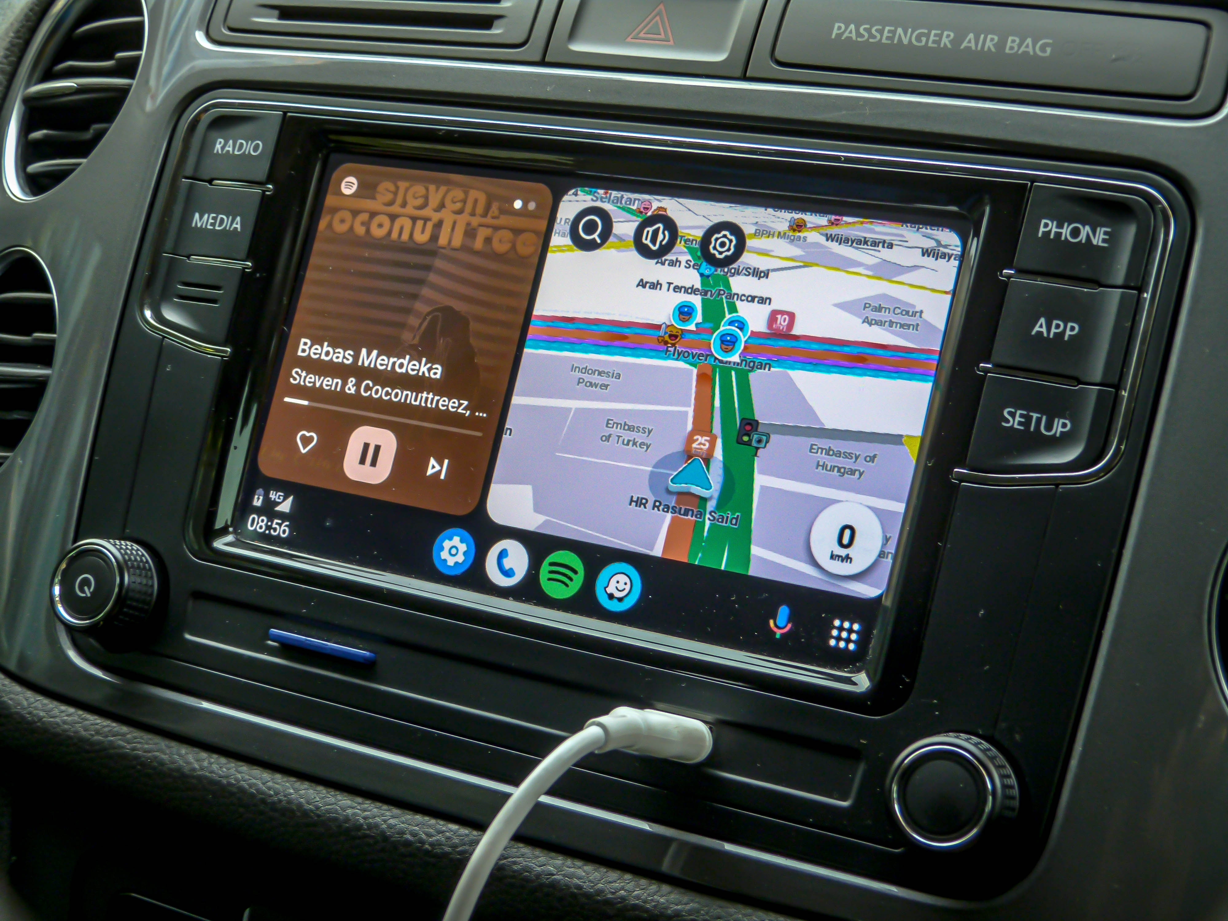 Google Maps en Android Auto ahora te avisa si hay un semáforo en tu próximo giro