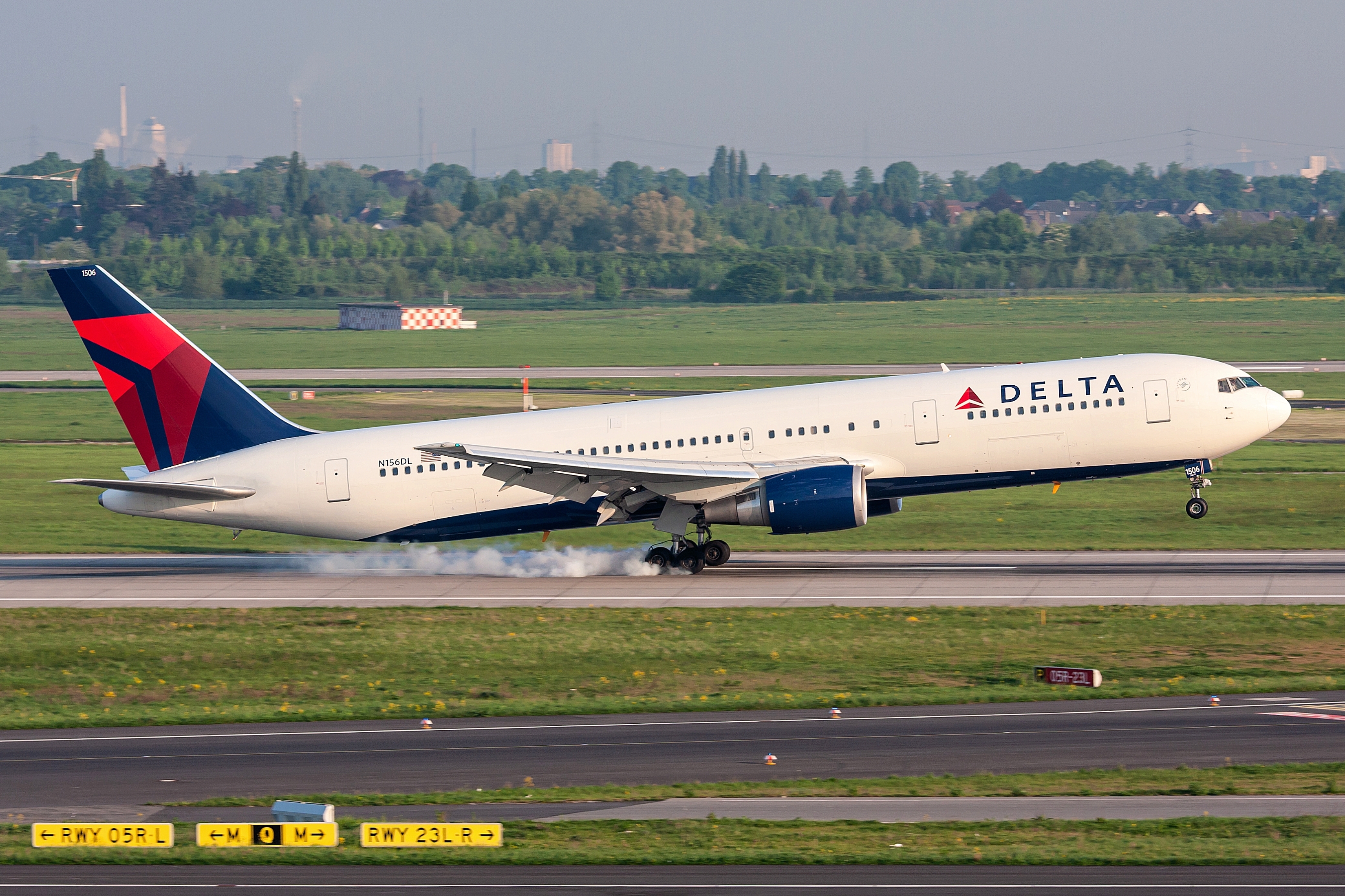 Vuelo de Delta aterriza de emergencia en Chicago tras detectar vapores en la cabina