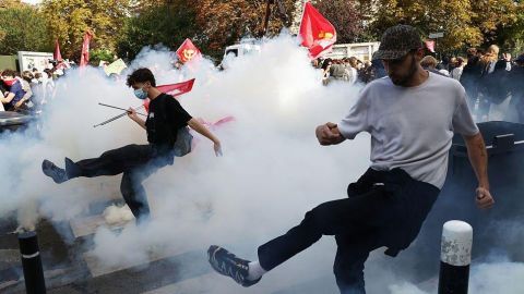 Cuáles son los reclamos de los estudiantes que están participando en las violentas protestas que sacuden a Francia