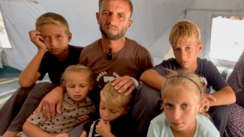 "Cada día muere gente": las familias en Gaza que siguen bajo los ataques israelíes pese al alto el fuego, mientras el acuerdo de paz se estanca