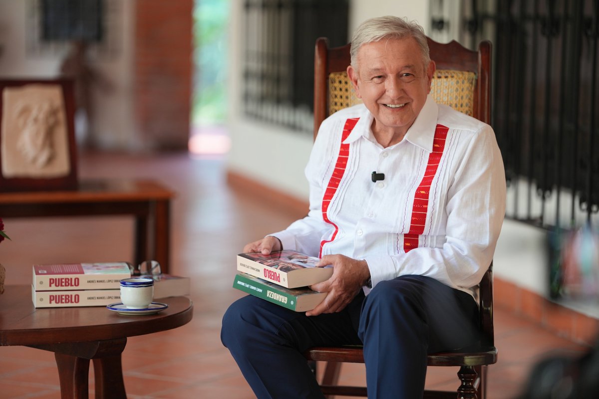 AMLO reaparece y dice que alista libro donde expondrá propuestas para “ayudar” a EE.UU. en su “decadencia”