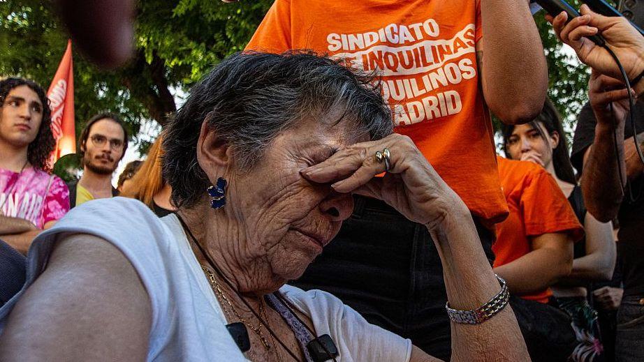 Cómo España pasó de construir más casas de las que necesitaba a enfrentar una grave crisis de vivienda