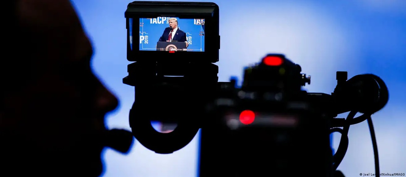 Departamento de Justicia de EE.UU. investiga a cadenas de TV por suspensión de cobertura a Trump