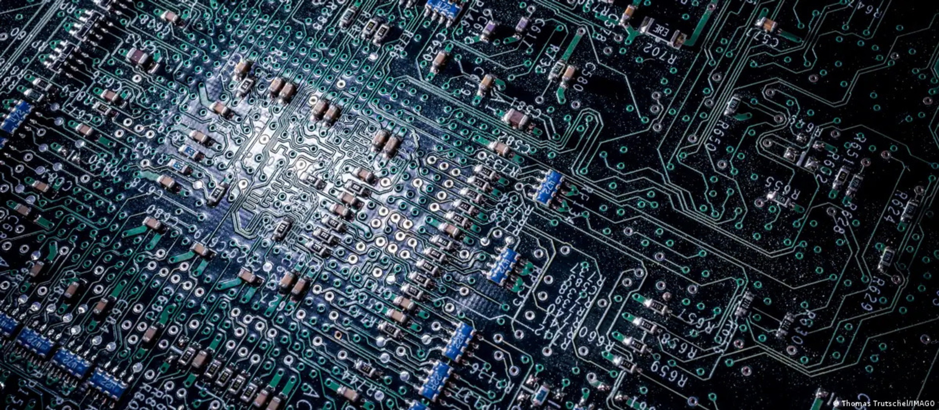Detrás del temor a la IA en Silicon Valley hay una filosofía de los años 70 que casi nadie conoce