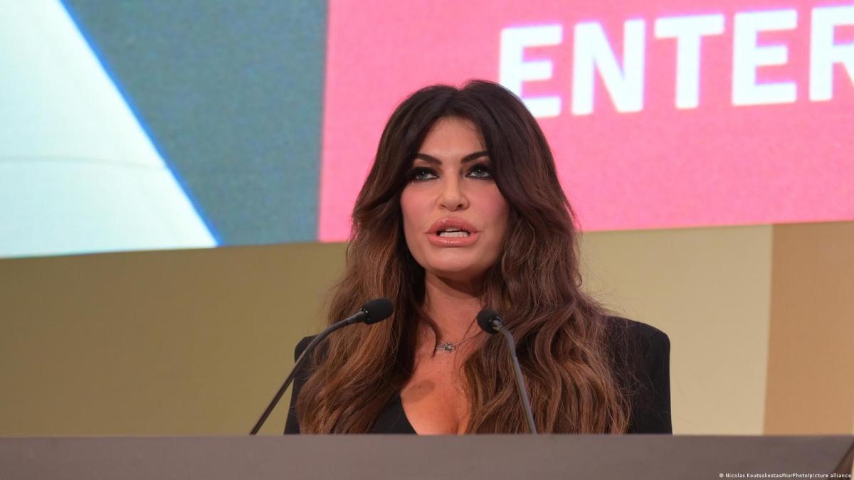 Embajadora de EE.UU. en Grecia, Kimberly Guilfoyle, dimite ante escándalo de presunta corrupción