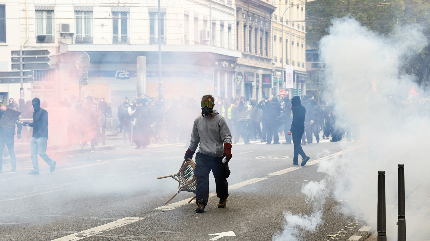 Nueva jornada de protestas en Francia deja más de 130 arrestos