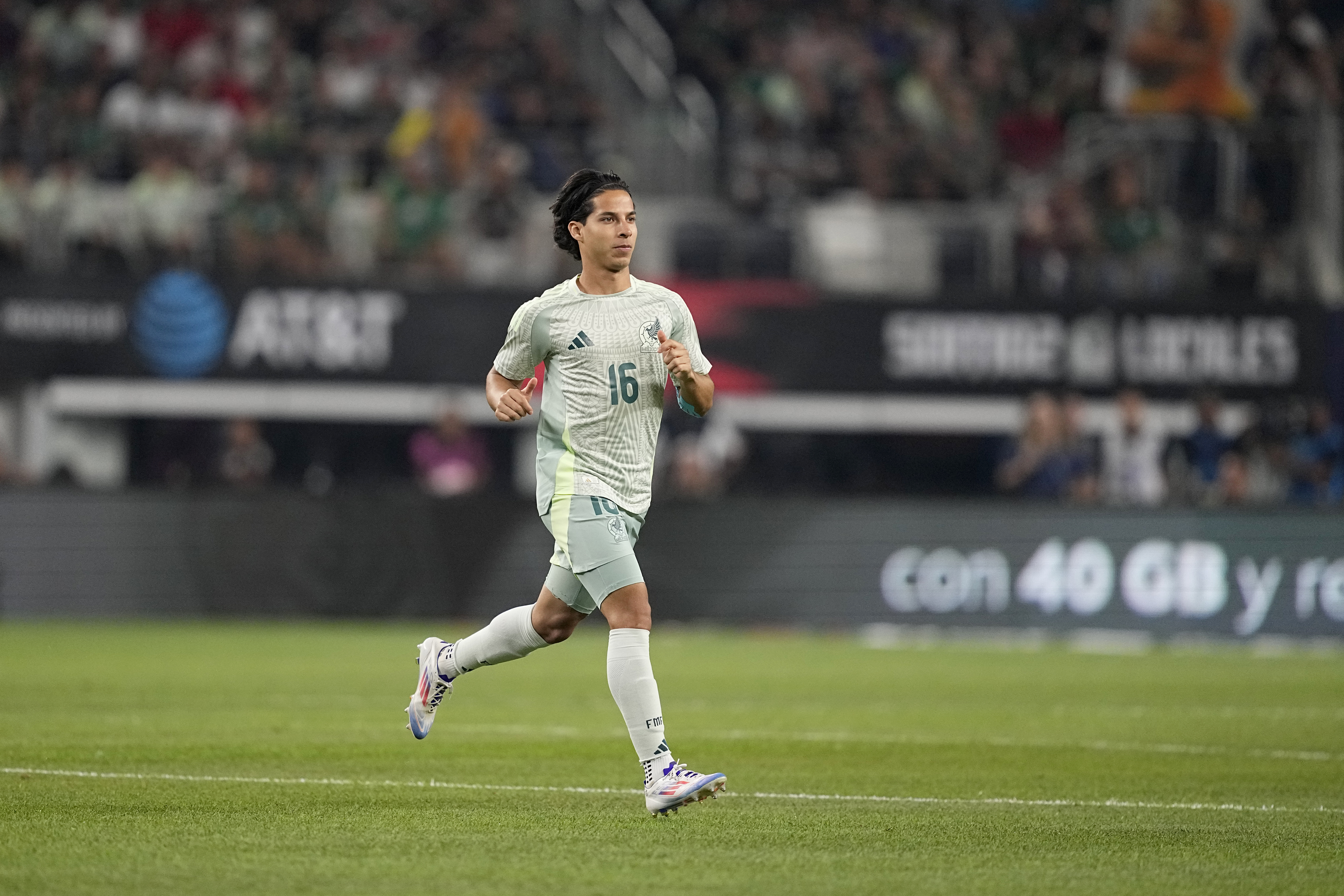 Diego Lainez: "La selección siempre va a ser una prioridad para mí"