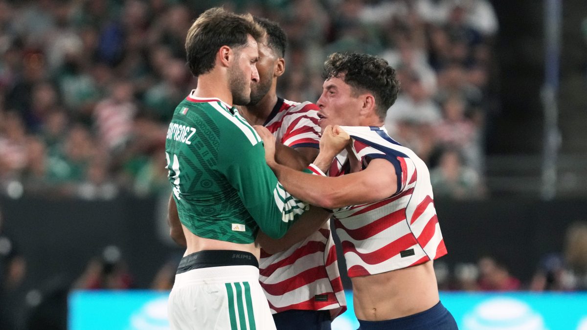 En el Porto le dan instrucciones a Santiago Giménez para mejorar