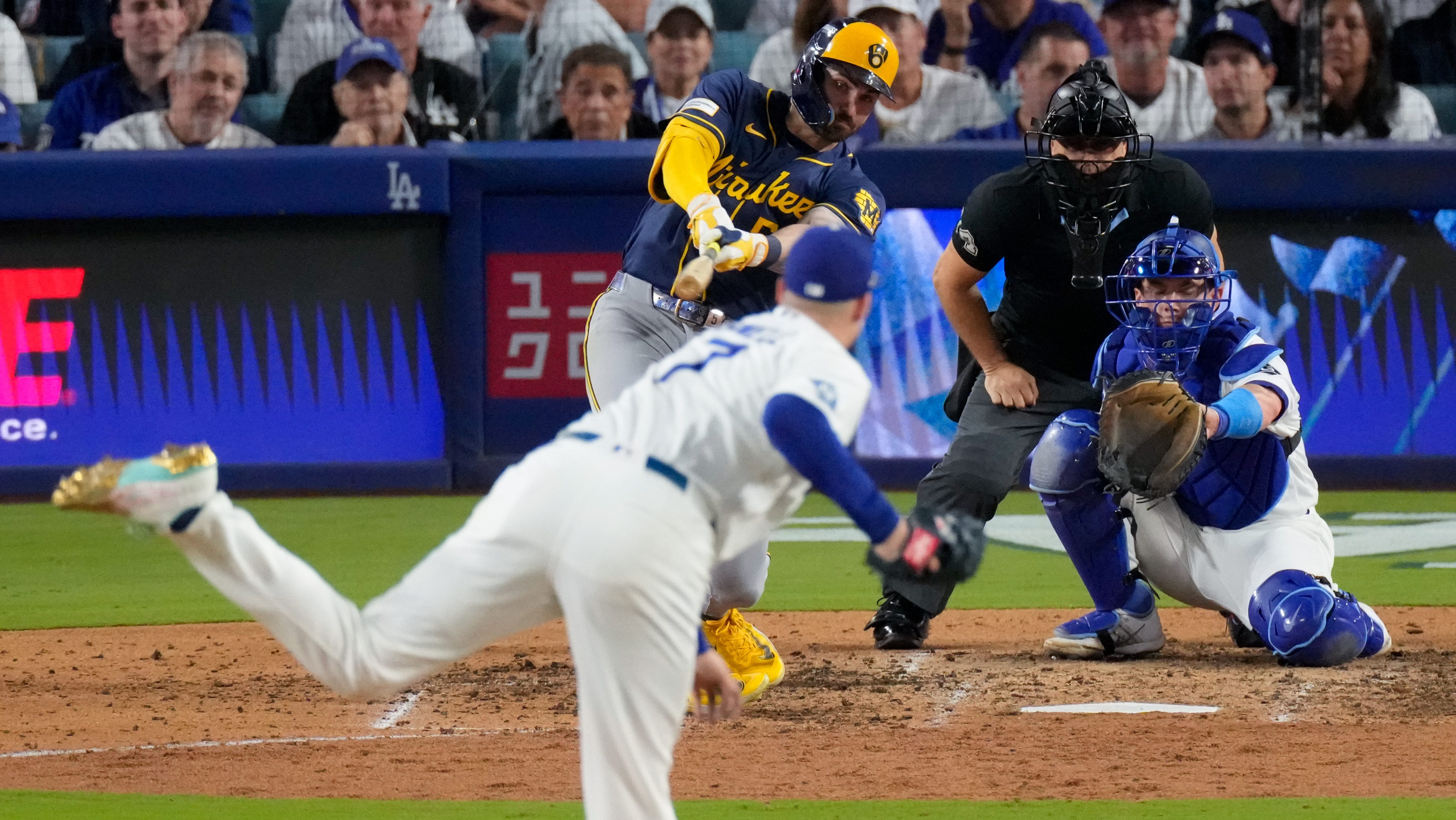 Los Brewers incendian el Chávez Ravine y ponen a Dodgers al borde del abismo
