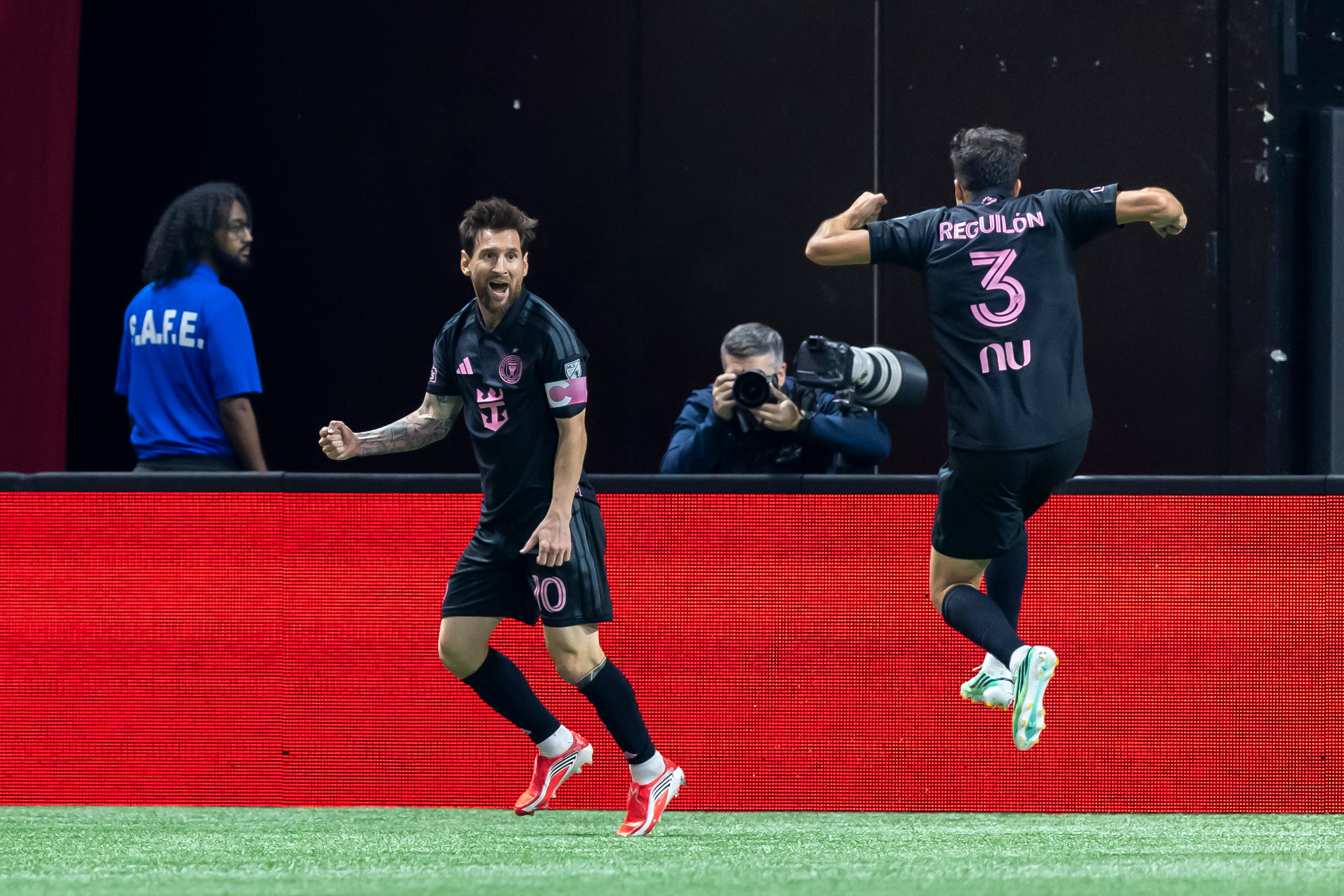 Un doblete contra Atlanta United deja a Messi a 64 goles de los 1,000