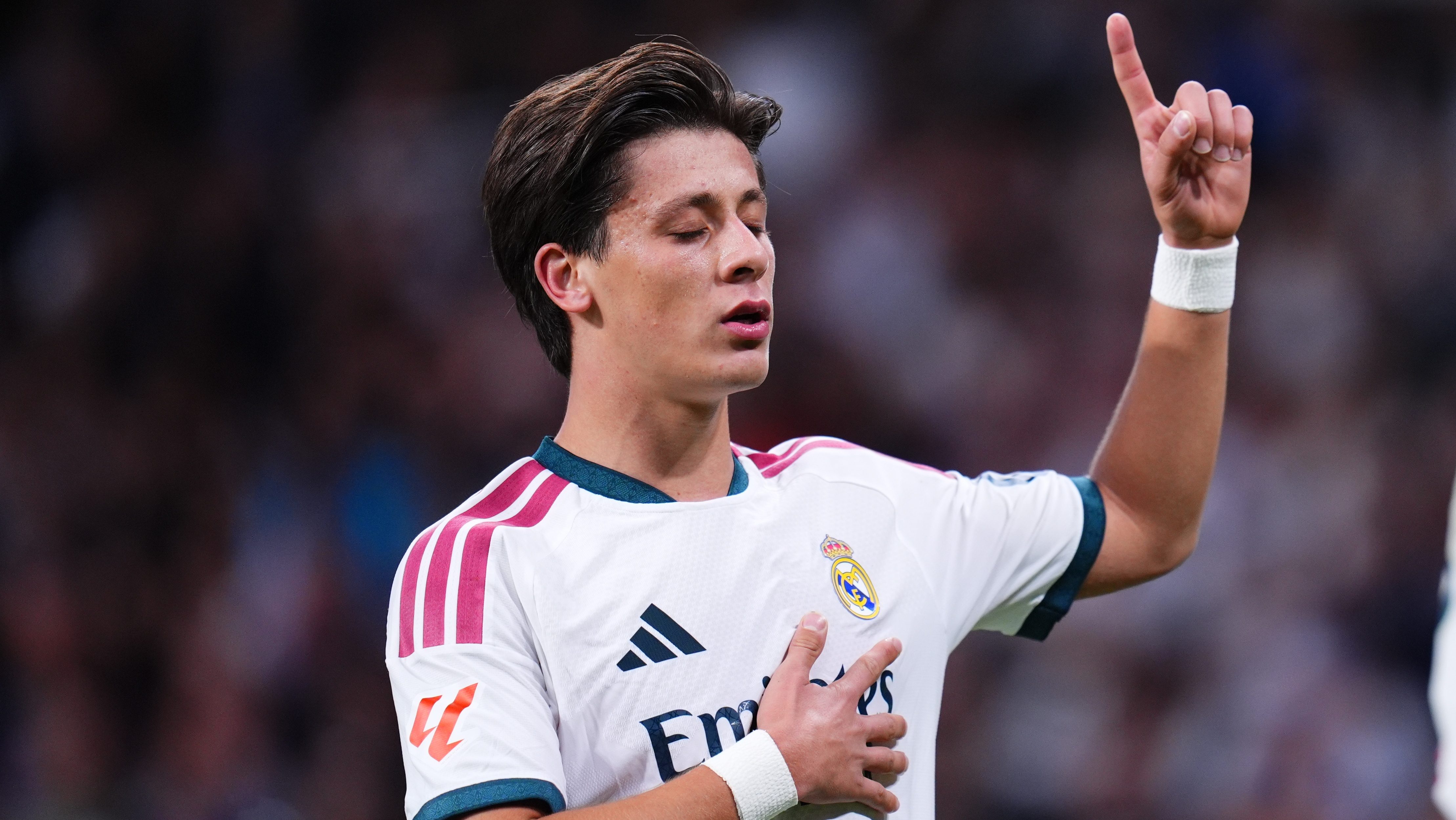 Real Madrid gana con solvencia al Sevilla a una semana del Clásico