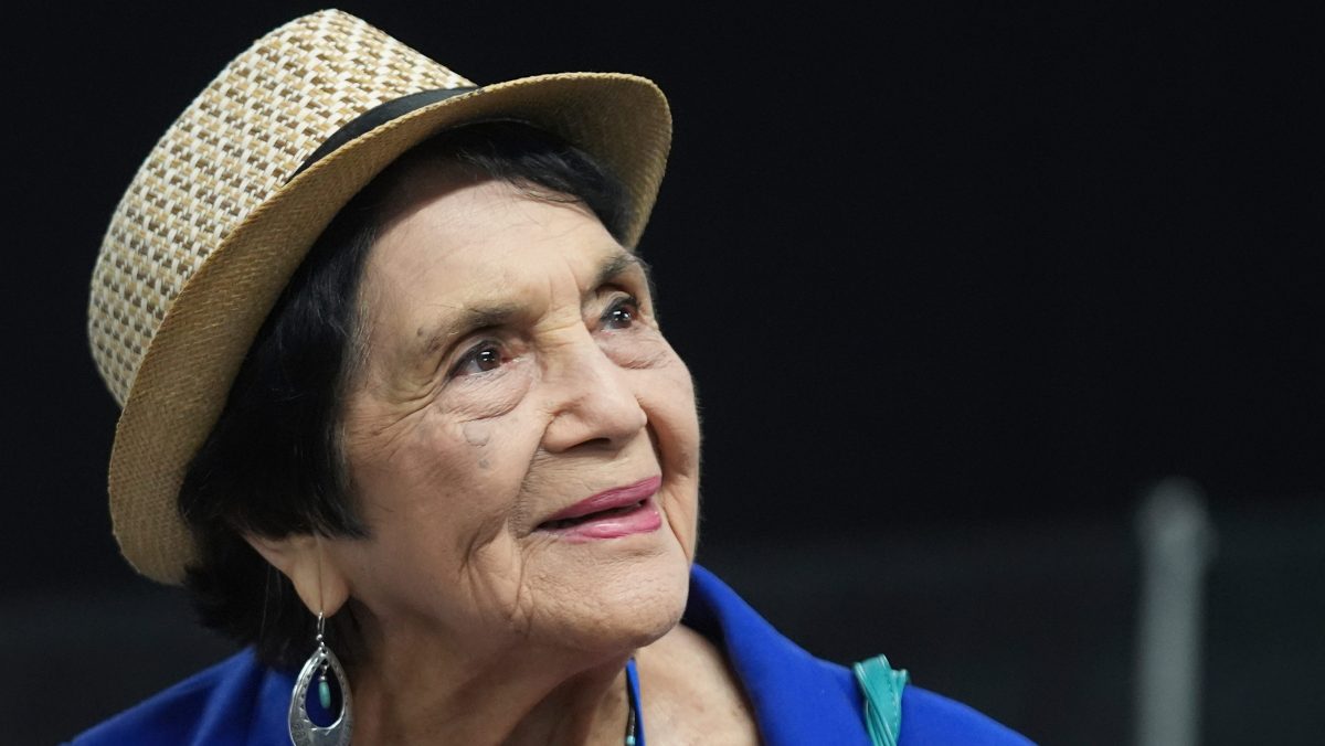 Dolores Huerta, una mujer monumental, muere a los 96 años