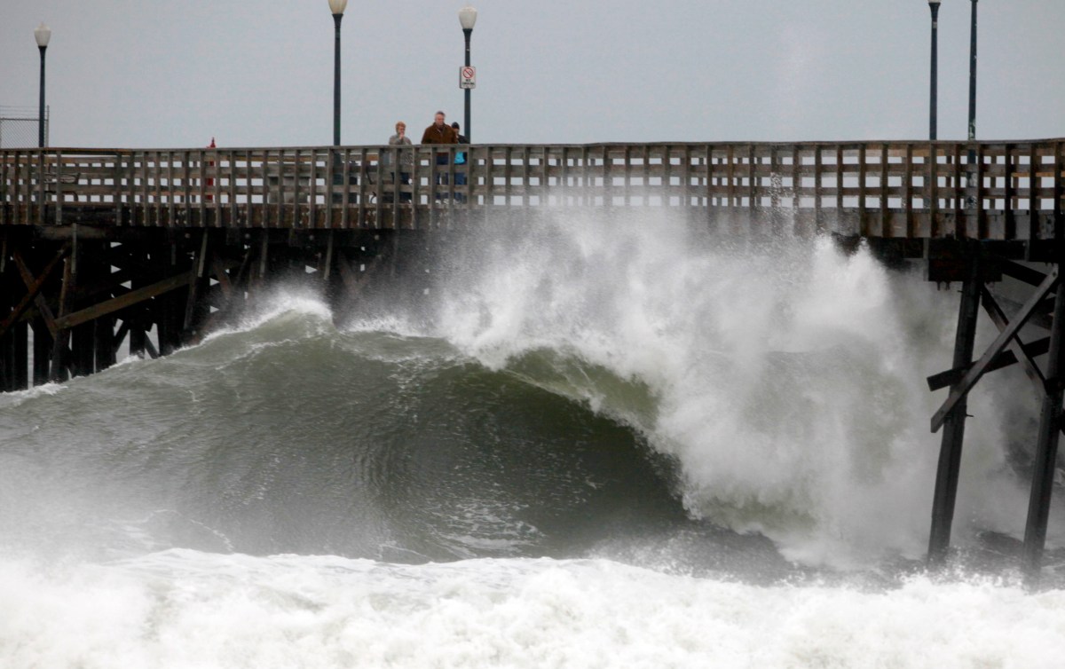 Onda submarina avanza a lo largo de la costa del sur de California