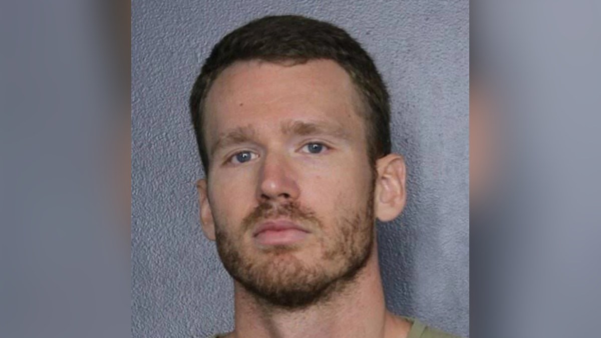 Policía de Florida es acusado de suplantar la identidad de un hombre muerto hace 4 años para quedarse con su casa