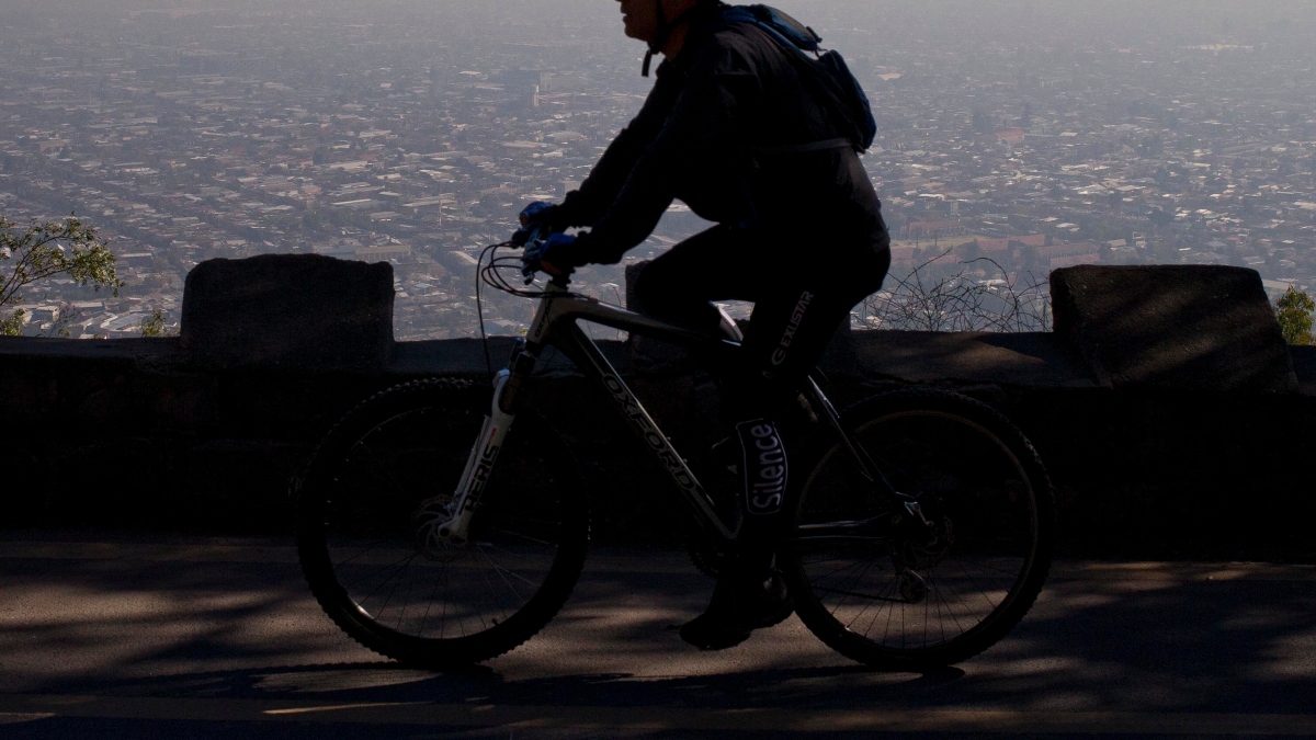 Ciclista capta en video el momento en que inicia un enfrentamiento armado en Sinaloa
