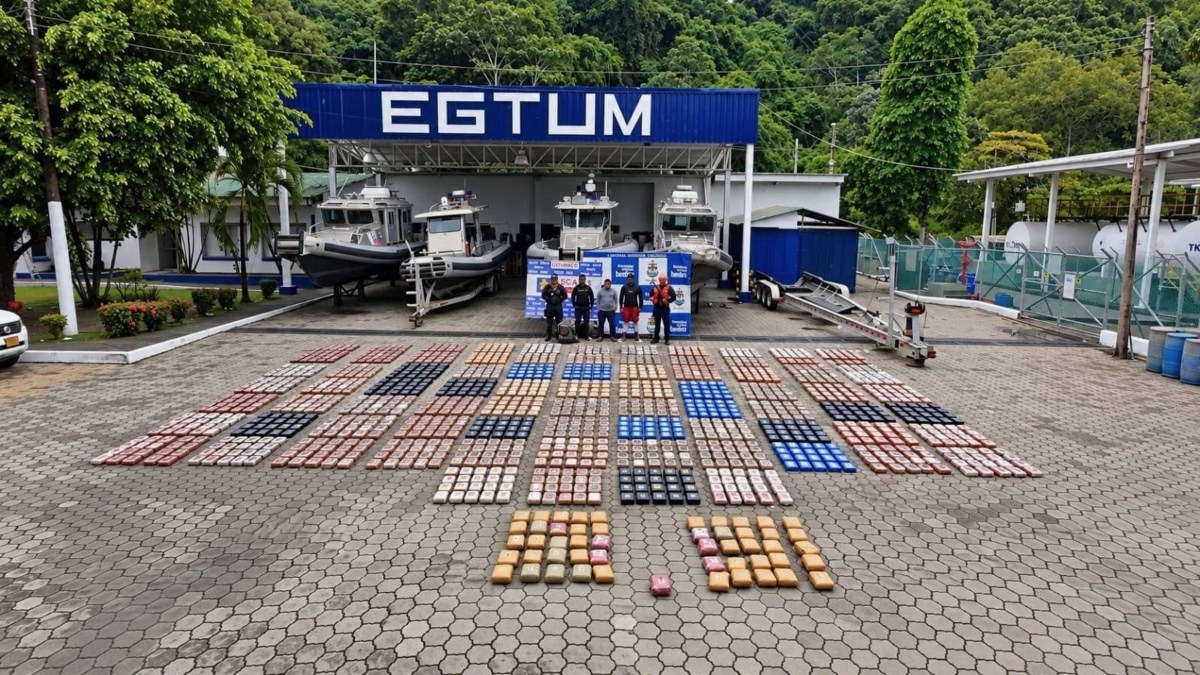 Video: La Armada de Colombia interceptó una embarcación con 1.6 toneladas de droga