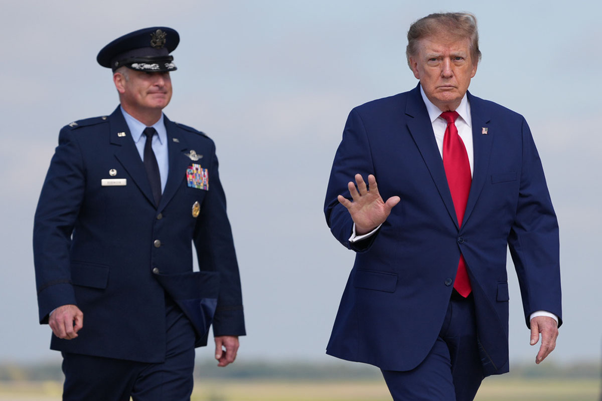 Donald Trump amaga con todavía poder destruir la reputación de los Clinton y Obama