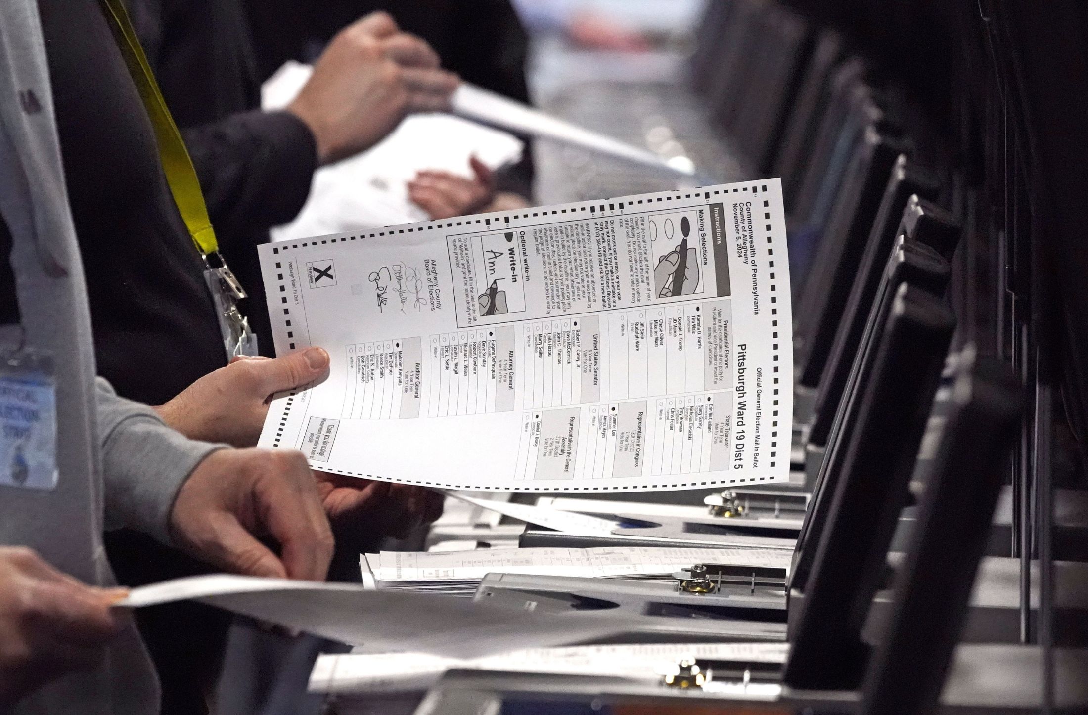 Juez declara inconstitucional ley federal sobre voto de no ciudadanos y desestima caso