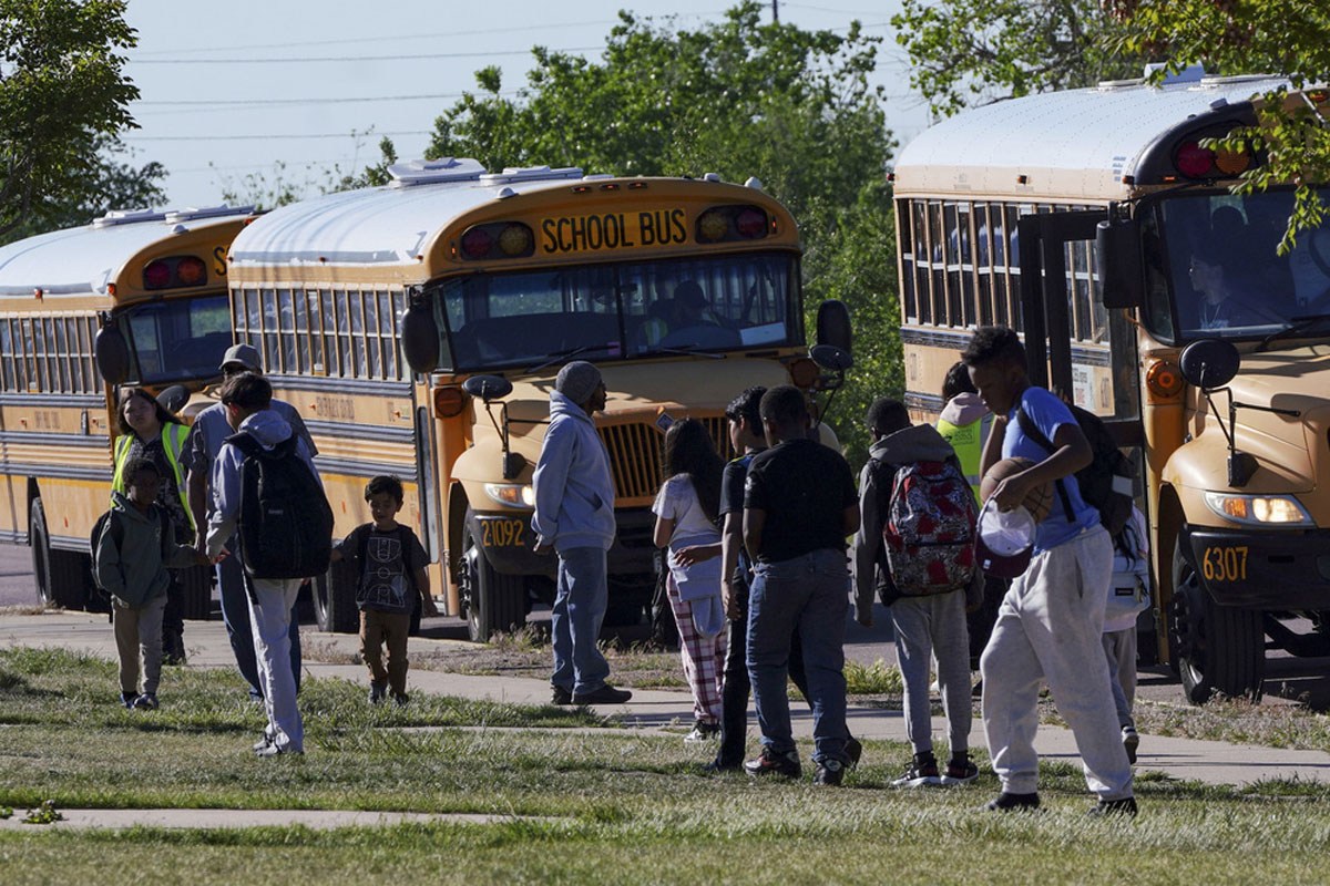 Disminuye la matrícula escolar debido a la detención de inmigrantes orquestada por el ICE