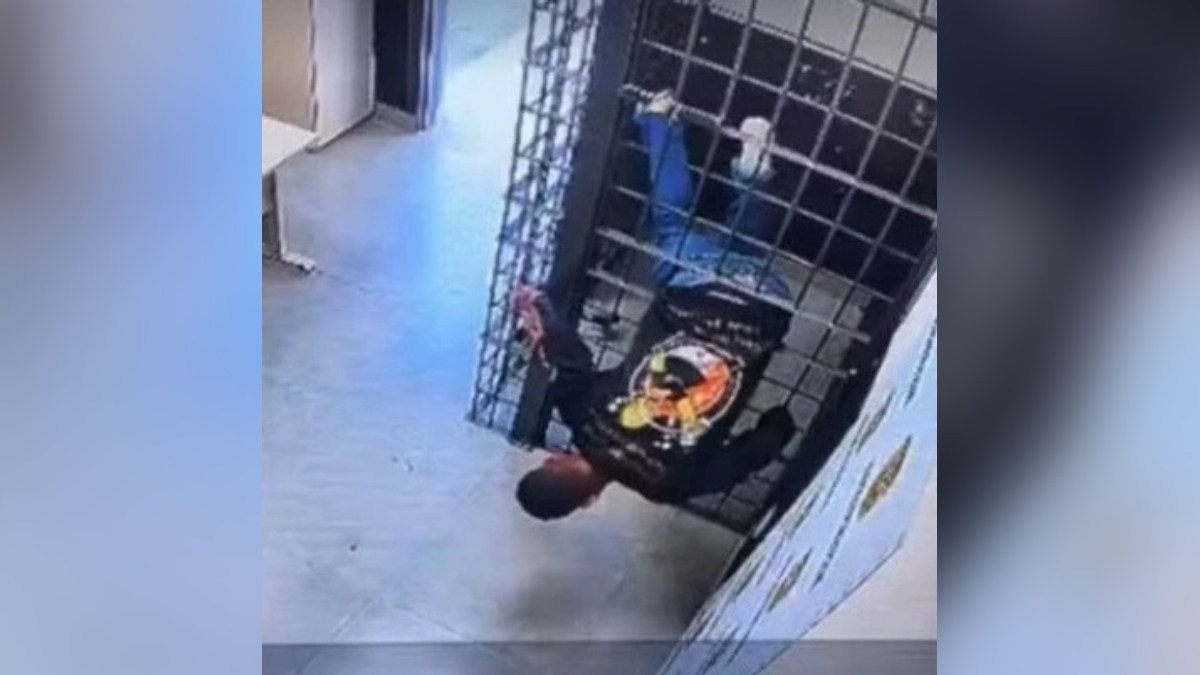 Cámaras de seguridad captan la insólita fuga de un prisionero en Brasil al atravesar los barrotes