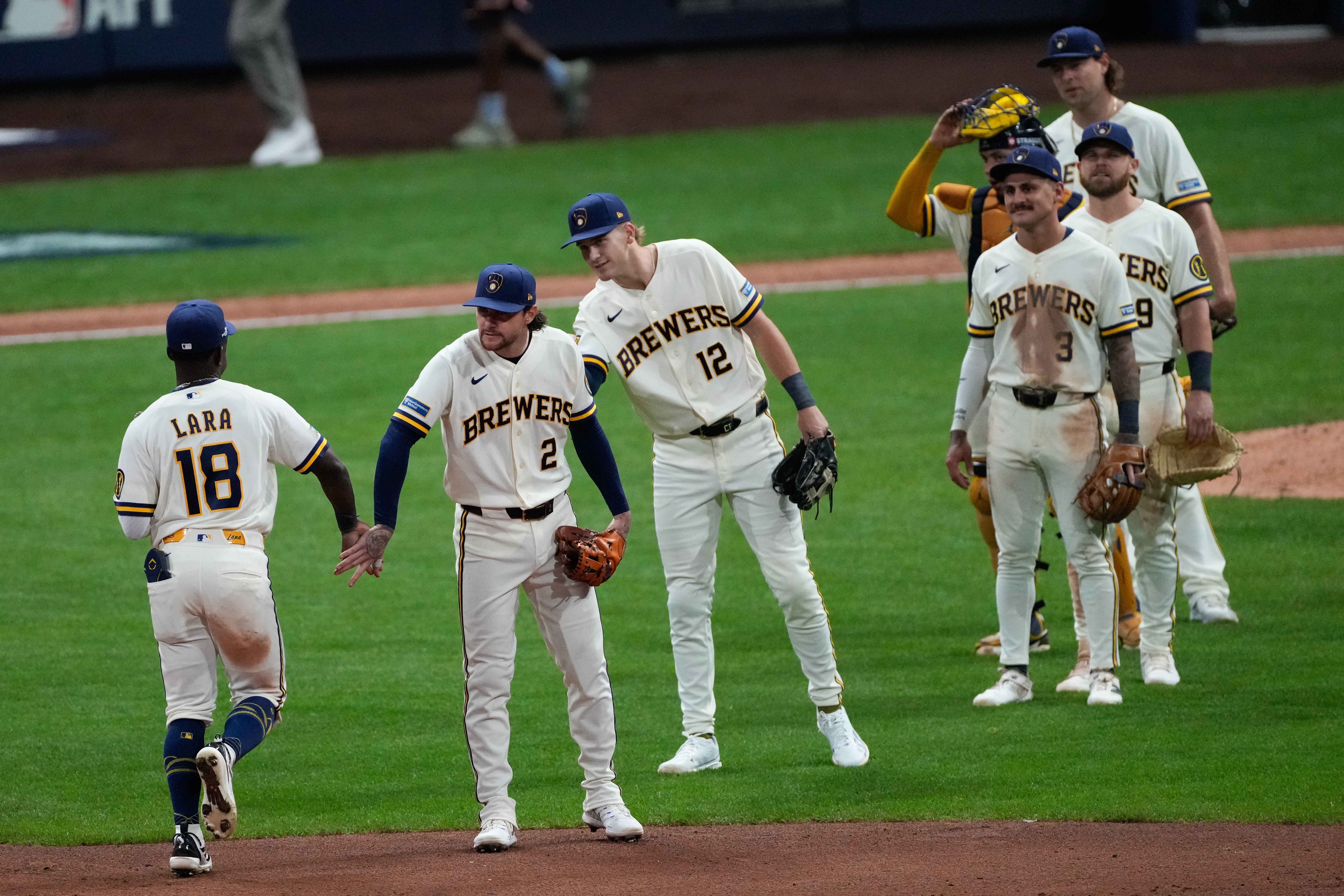 Milwaukee se lleva el primero de la serie contra los Dodgers