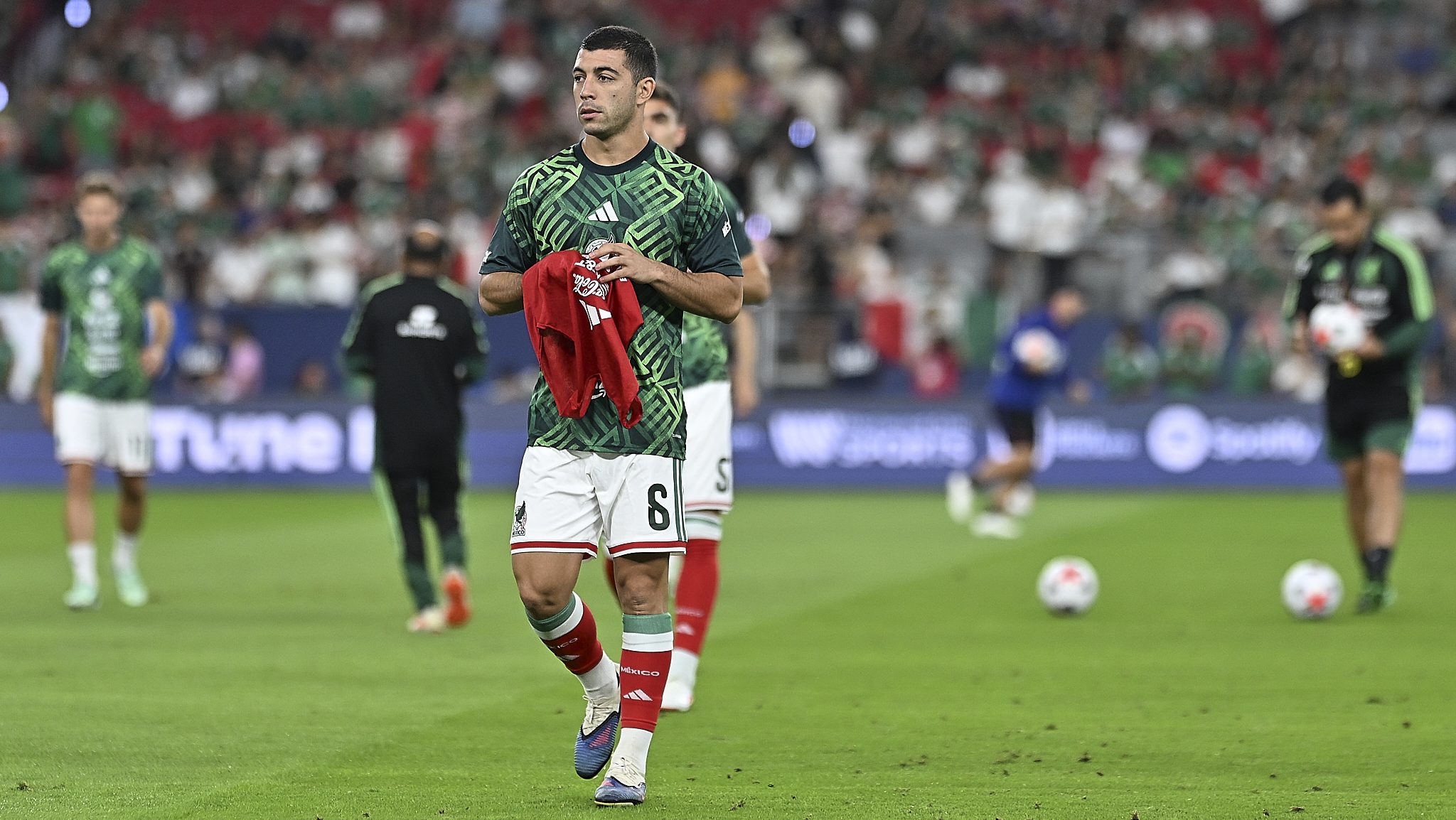 El “Vasco” Aguirre dribla mejor que Romario el tema de los mexicanos para el Valencia