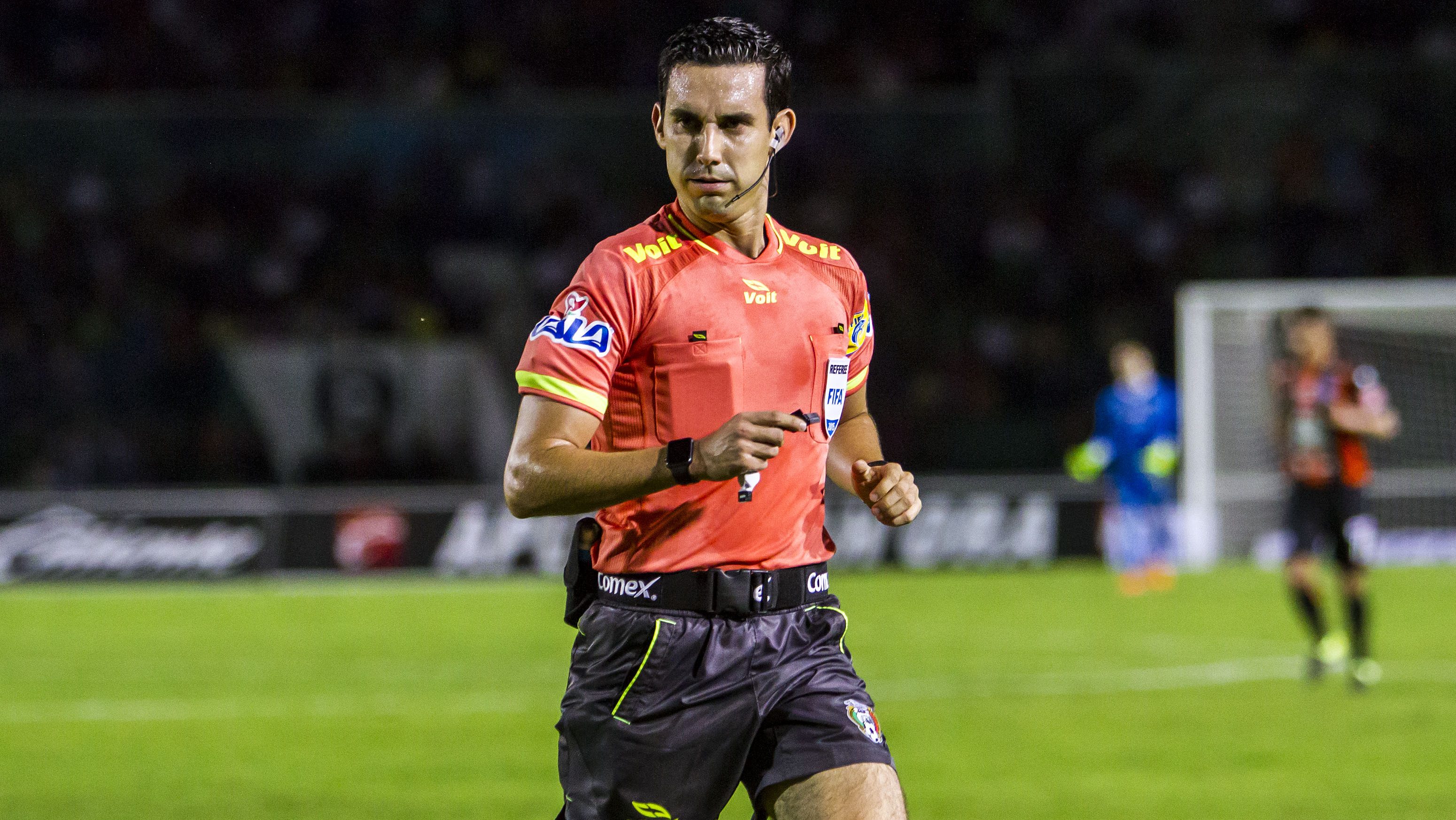 César Ramos arriesga el gafete FIFA y el físico en una batalla campal de la talacha