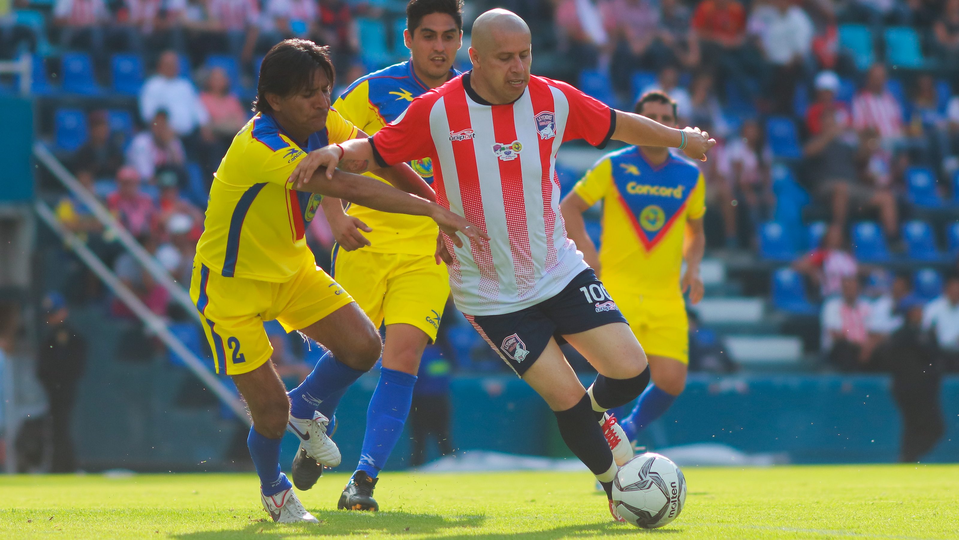 Adolfo Bofo Bautista concluye su carrera de entrenador y apunta al banquillo de Chivas