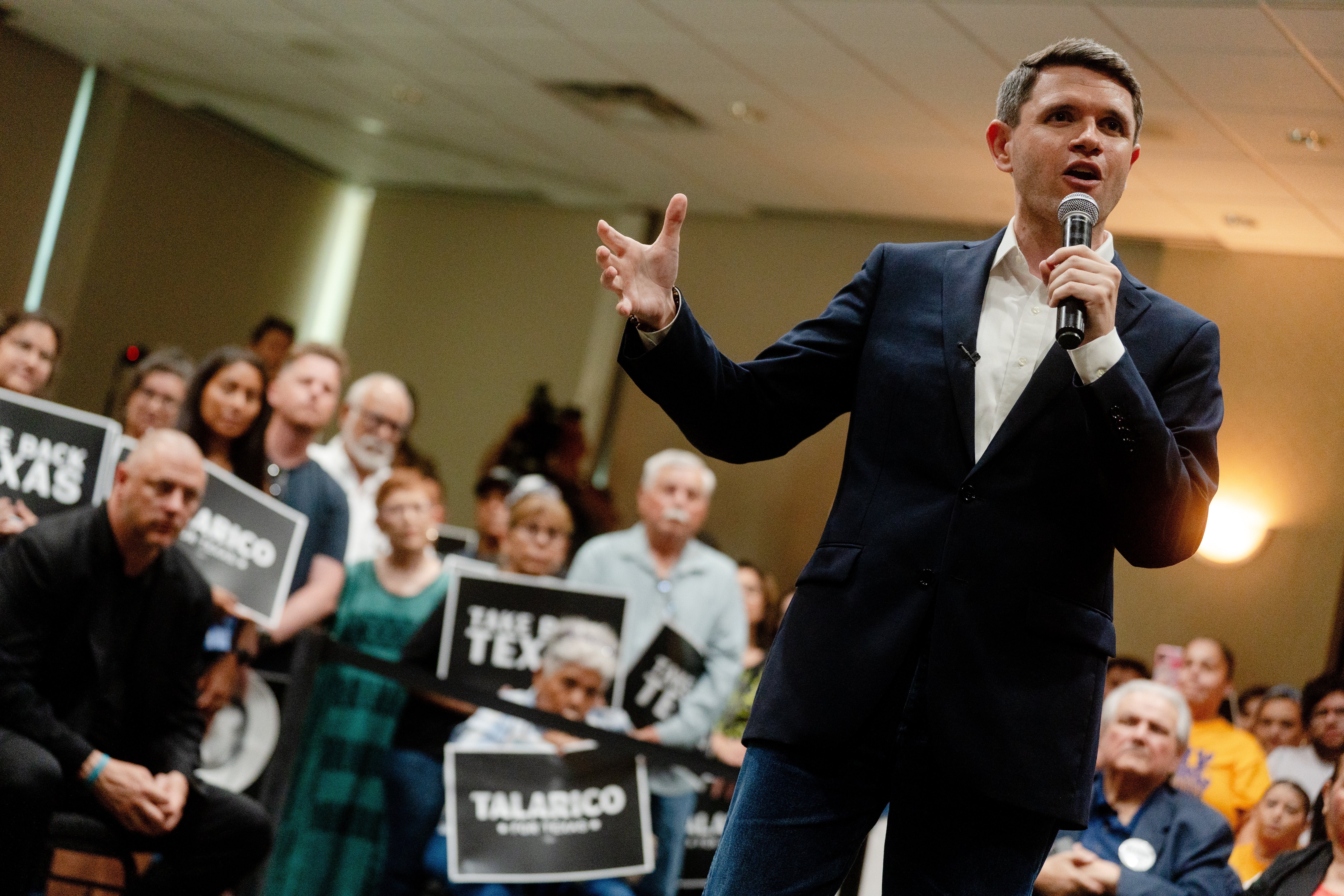 James Talarico acusa a Elon Musk de querer "comprar" un escaño en el Senado de Texas