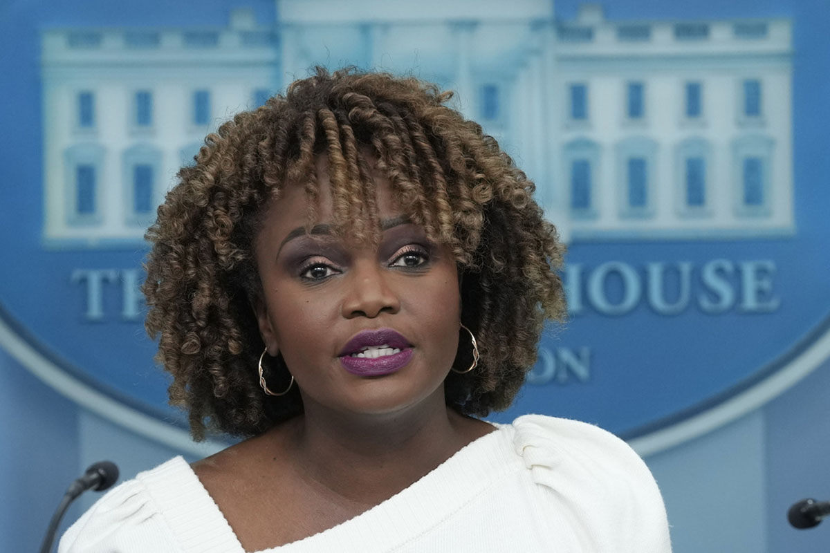 Ex secretaria de prensa de la Casa Blanca señala a Trump por cometer los mismos errores que Biden