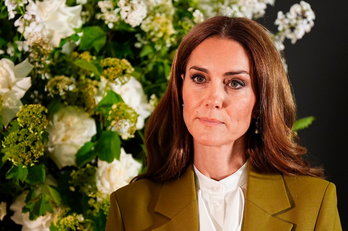 Kate Middleton posa serena y radiante en nuevos retratos oficiales para un proyecto de su fundación
