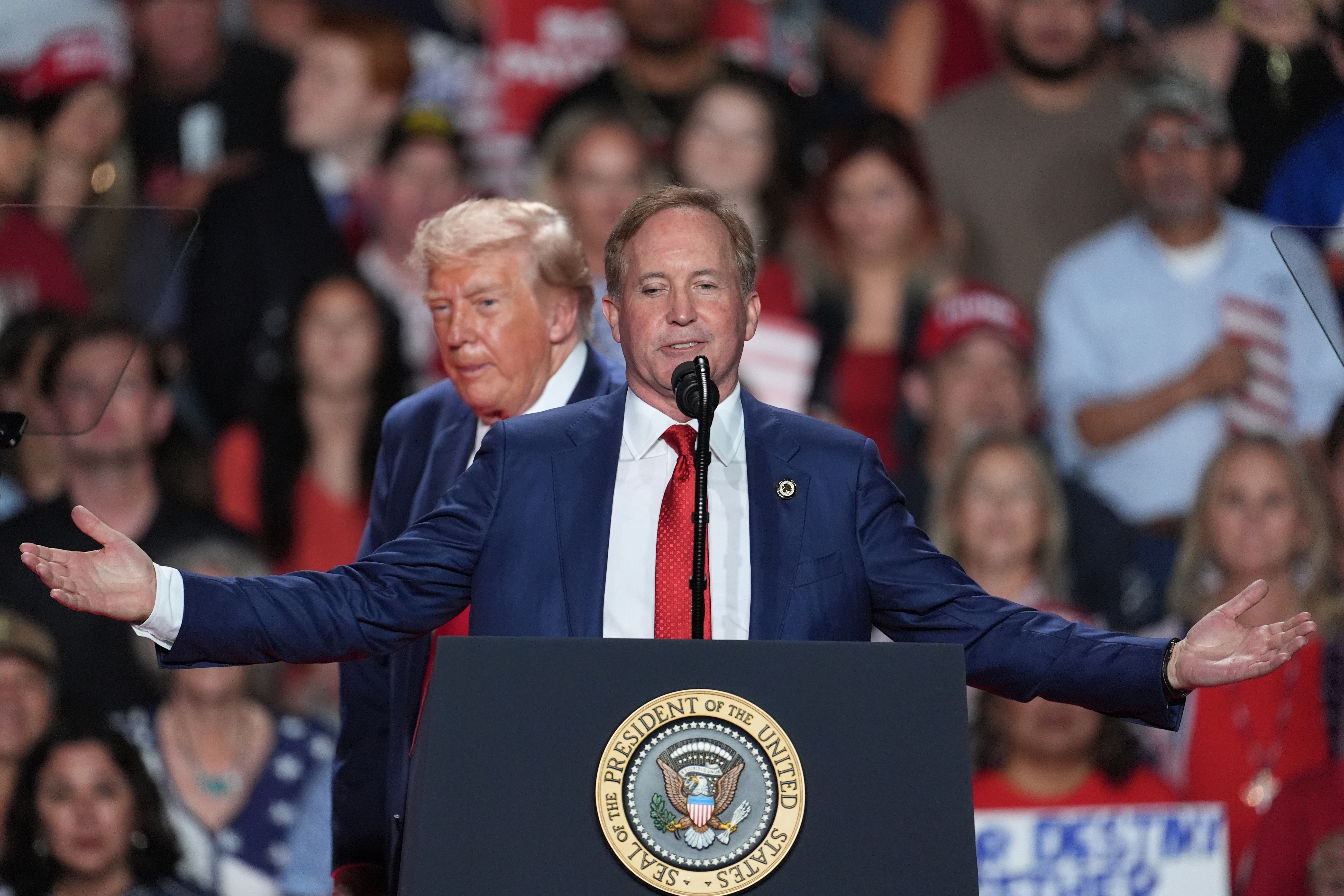 Trump exige debate en Texas, pero su candidato republicano lleva meses evitándolo