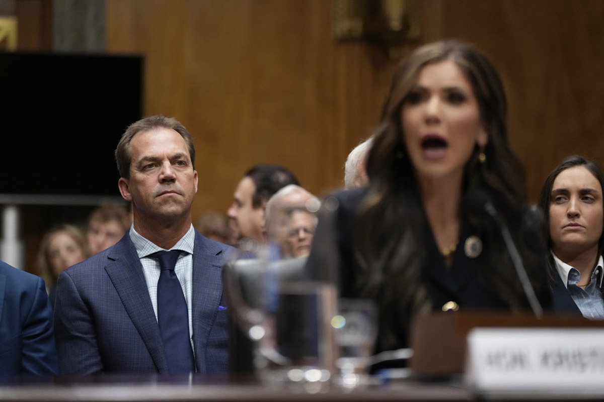 Byron Noem amaga con revelar su versión sobre su divorcio con la ex secretaria del DHS