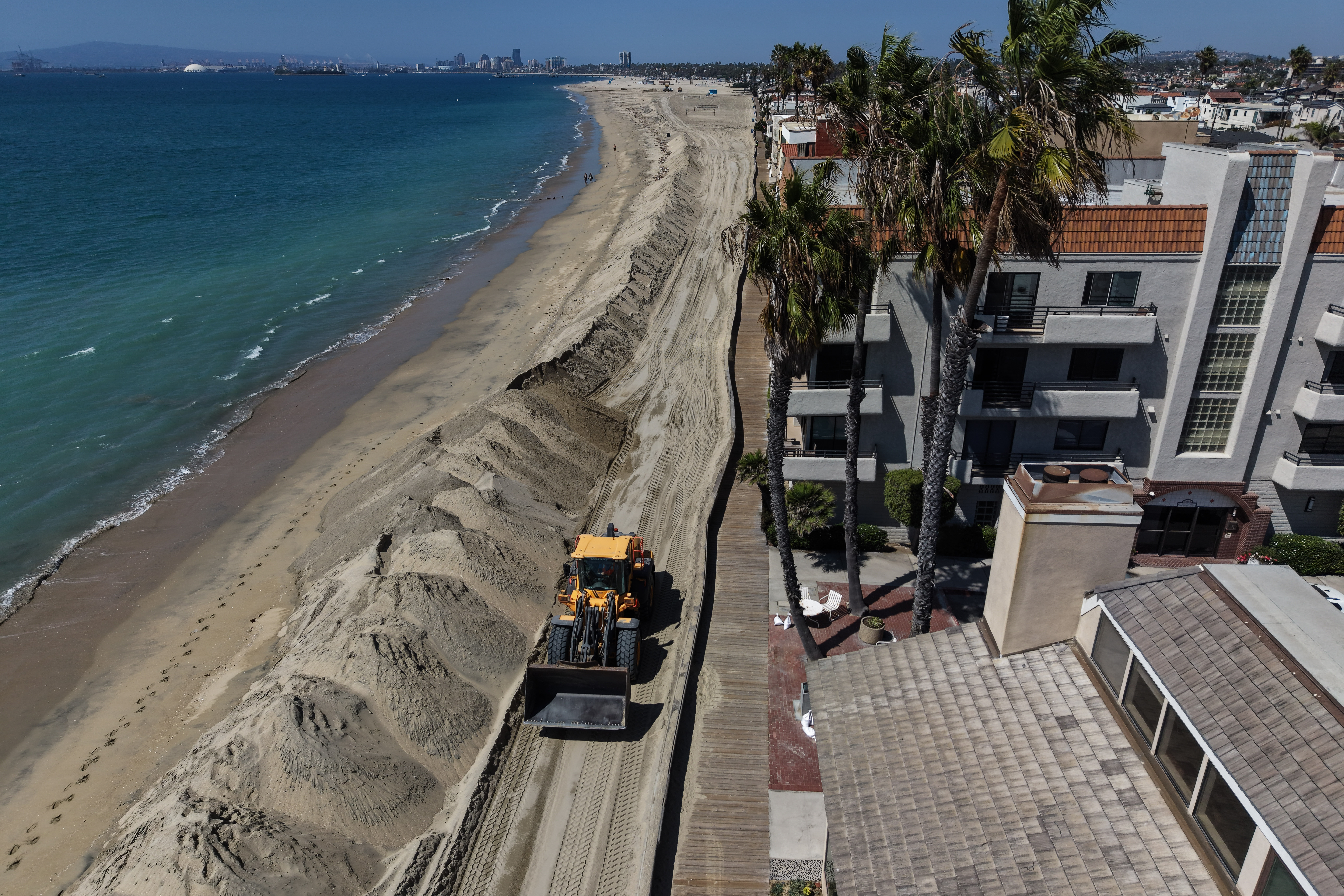 Sur de California toma medidas de precaución ante posibles embates del clima
