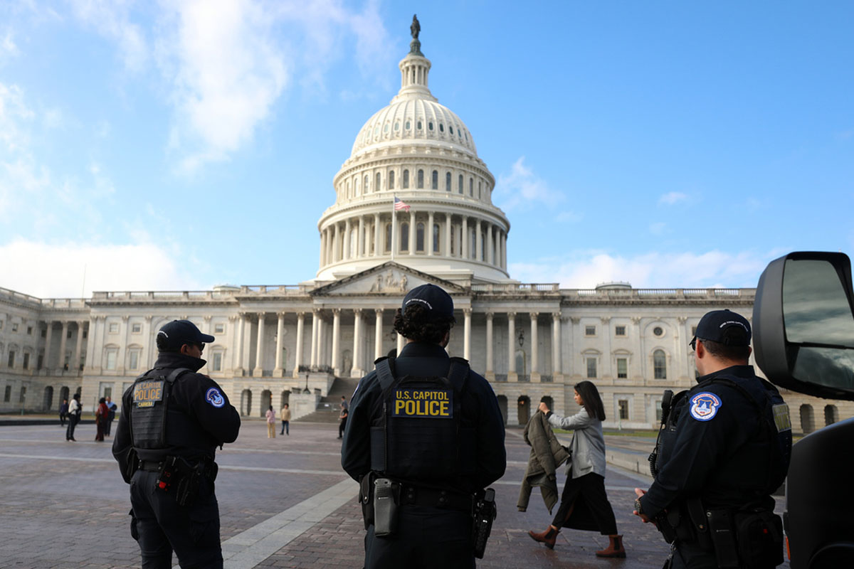 Envían cartas con sustancias sospechosas a oficinas de legisladores, el FBI comienza a investigar
