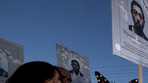 Familiares de inmigrantes realizan una protesta en contra del ICE