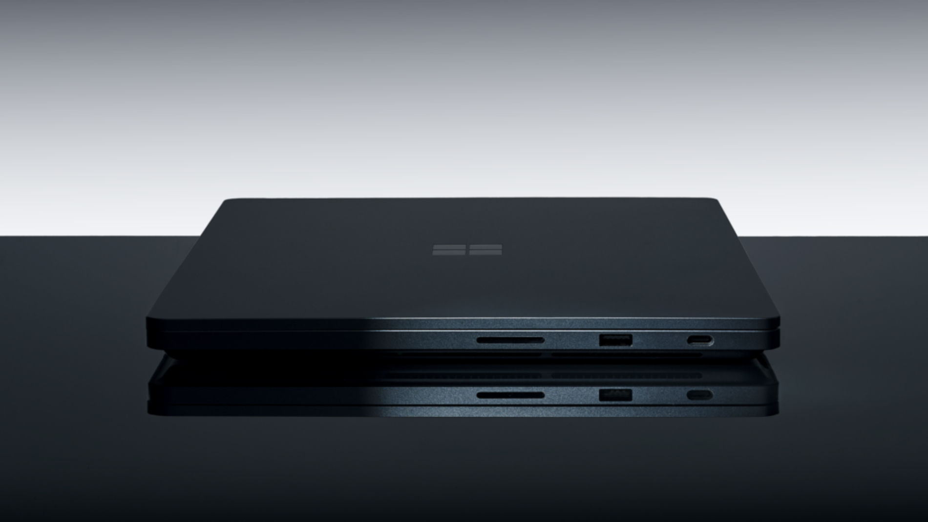 Surface Laptop Ultra ya tiene fecha de lanzamiento y llega con RTX Spark y un nuevo cargador magnético
